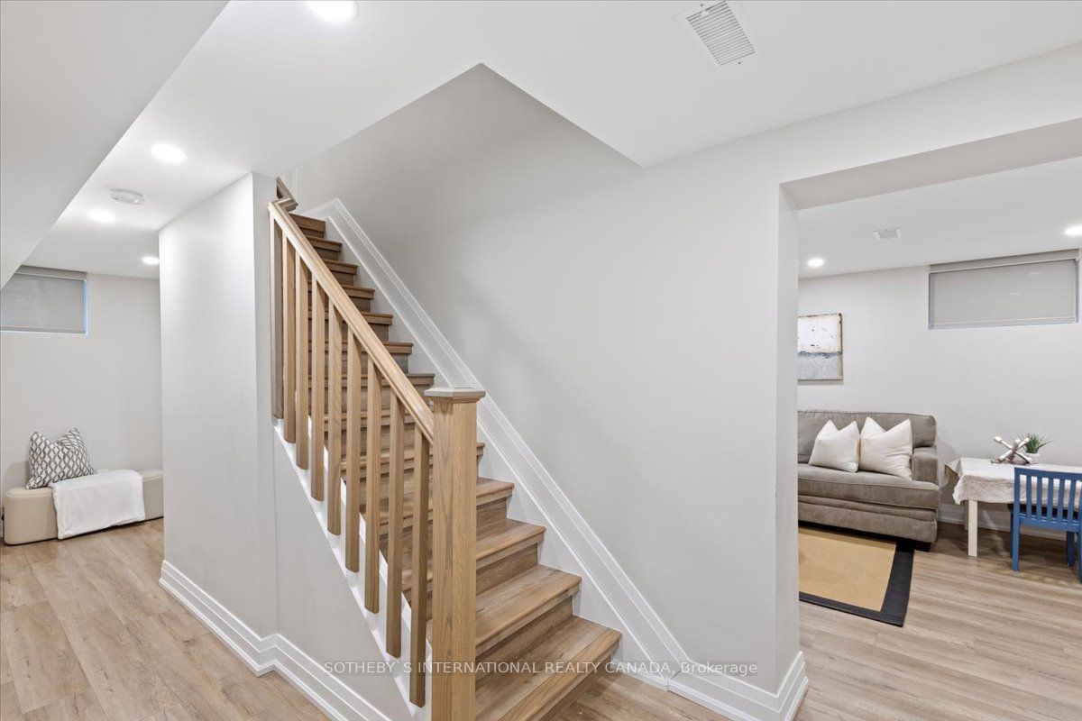 7 Kenning Place