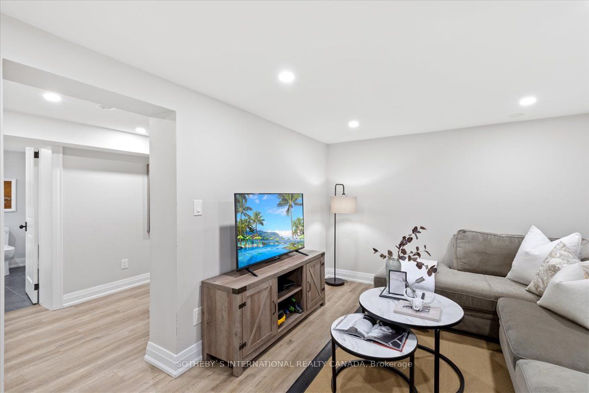 7 Kenning Place