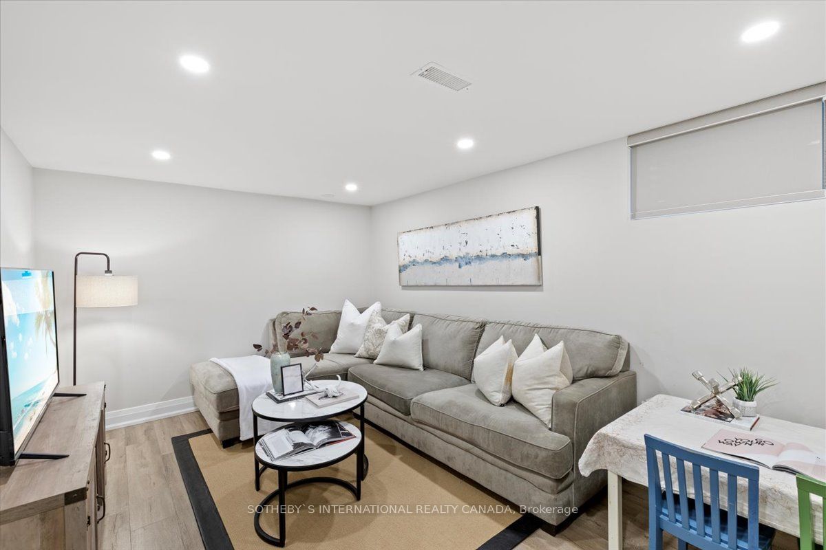 7 Kenning Place