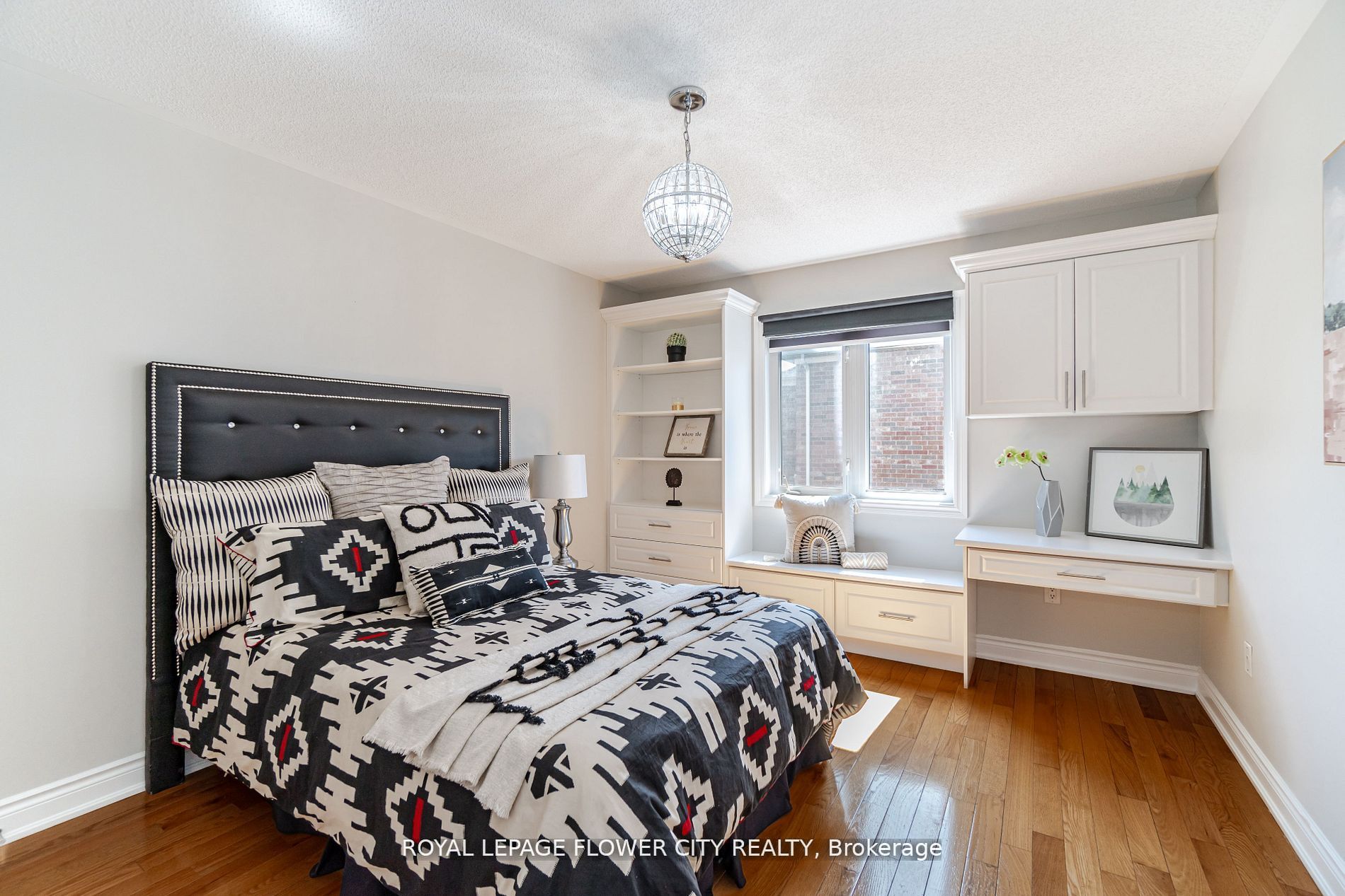 36 Louvain Dr