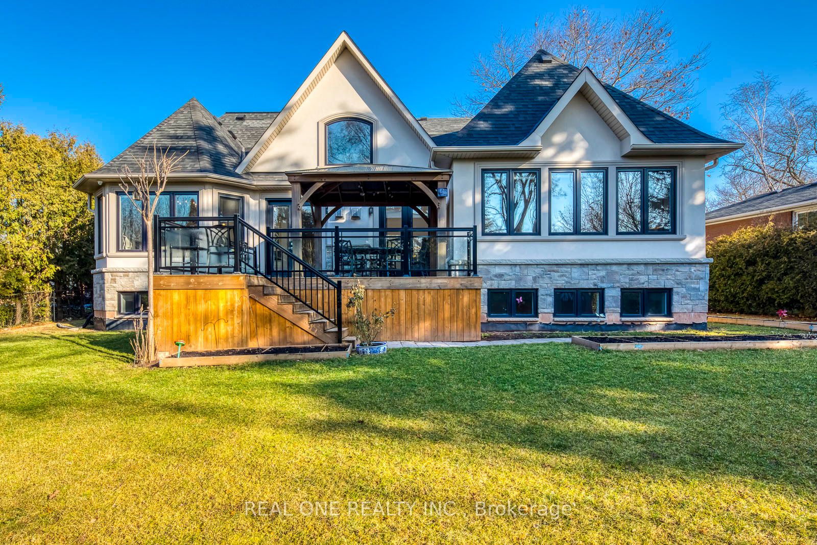 332 Sawyer Rd