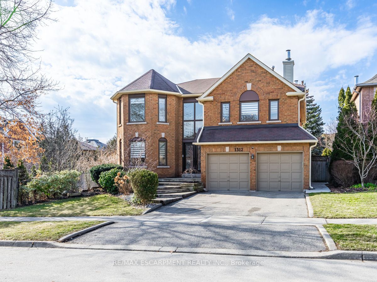 1312 Saddler Circ