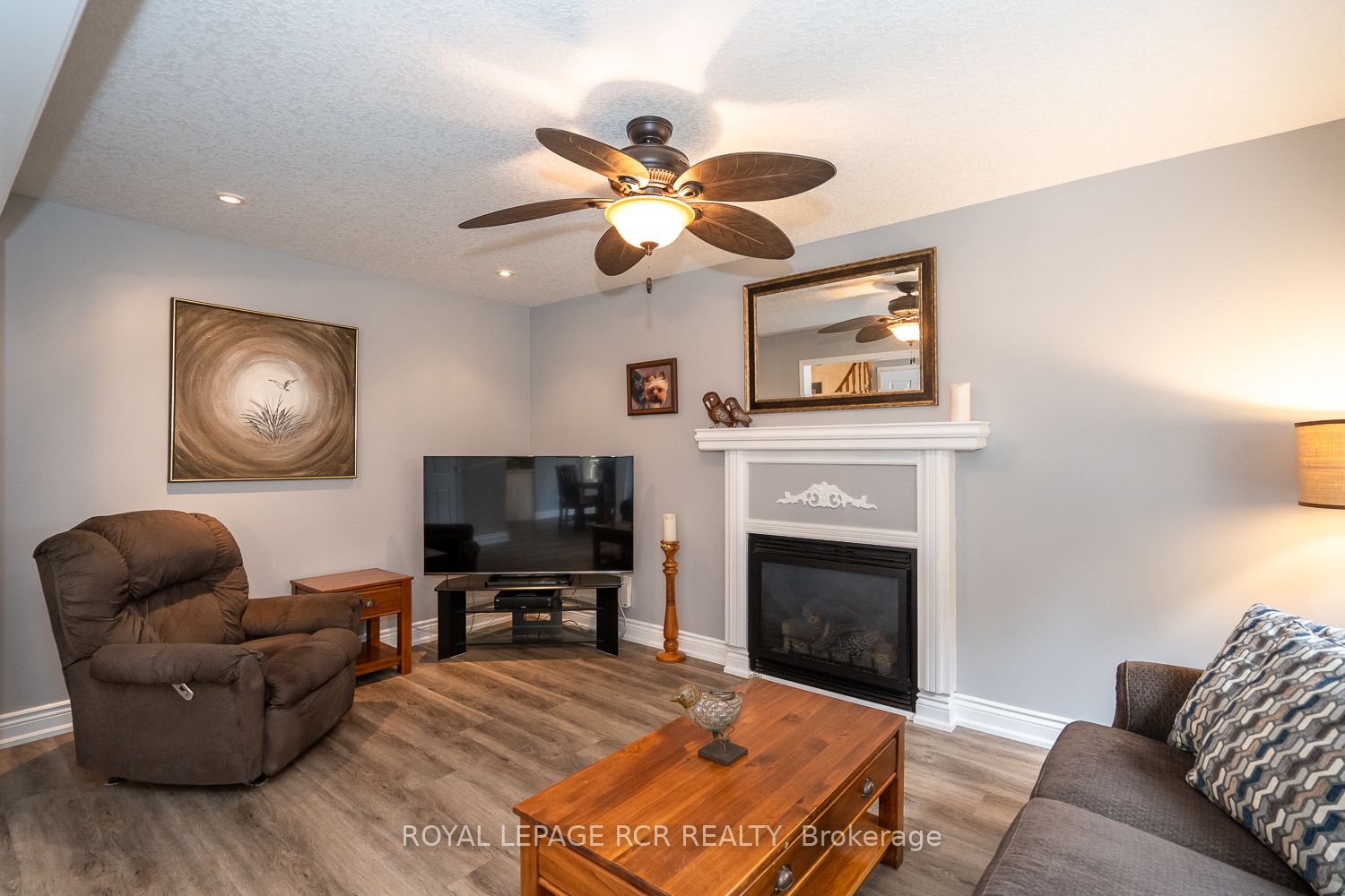 203 Walsh Cres