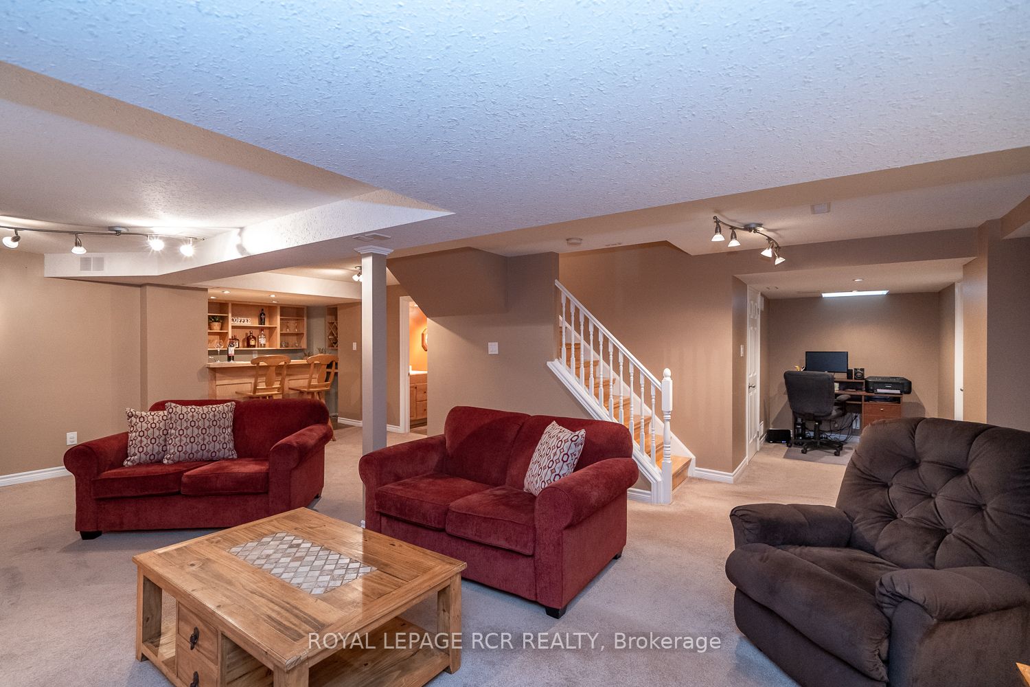 203 Walsh Cres