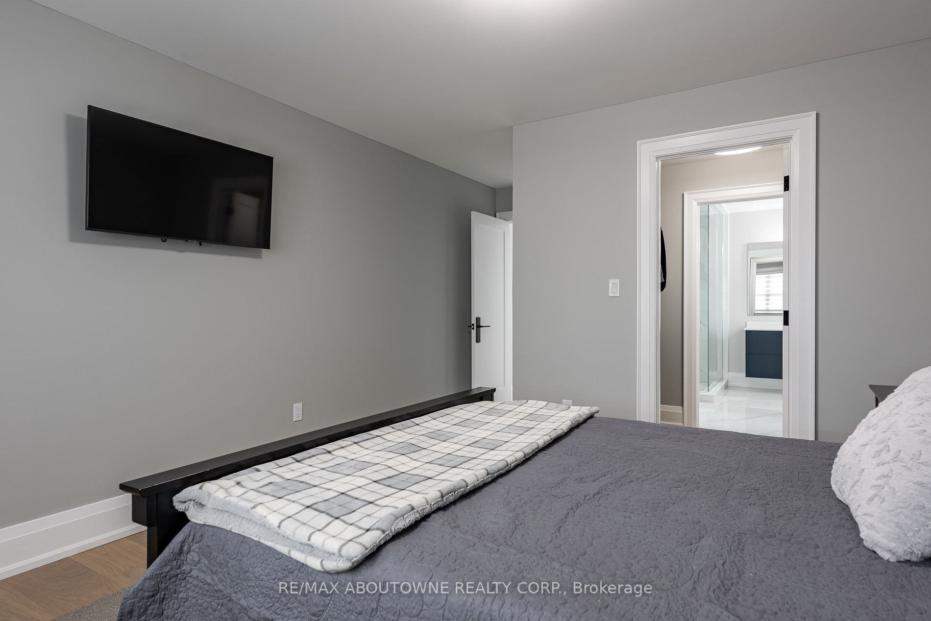 1166 Sherwood Crt