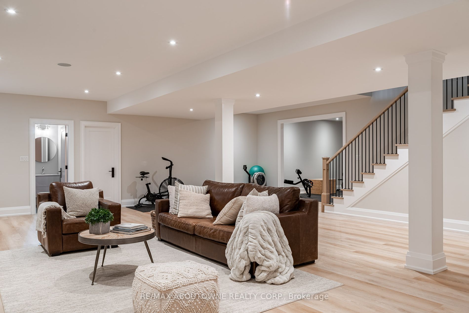 1166 Sherwood Crt