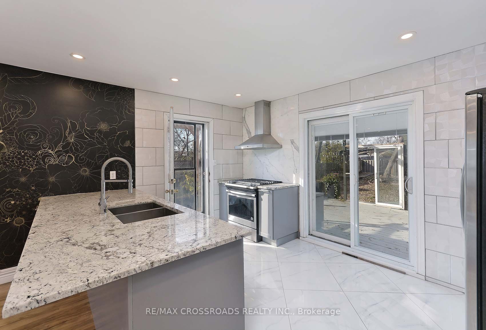 2371 Barclay Rd