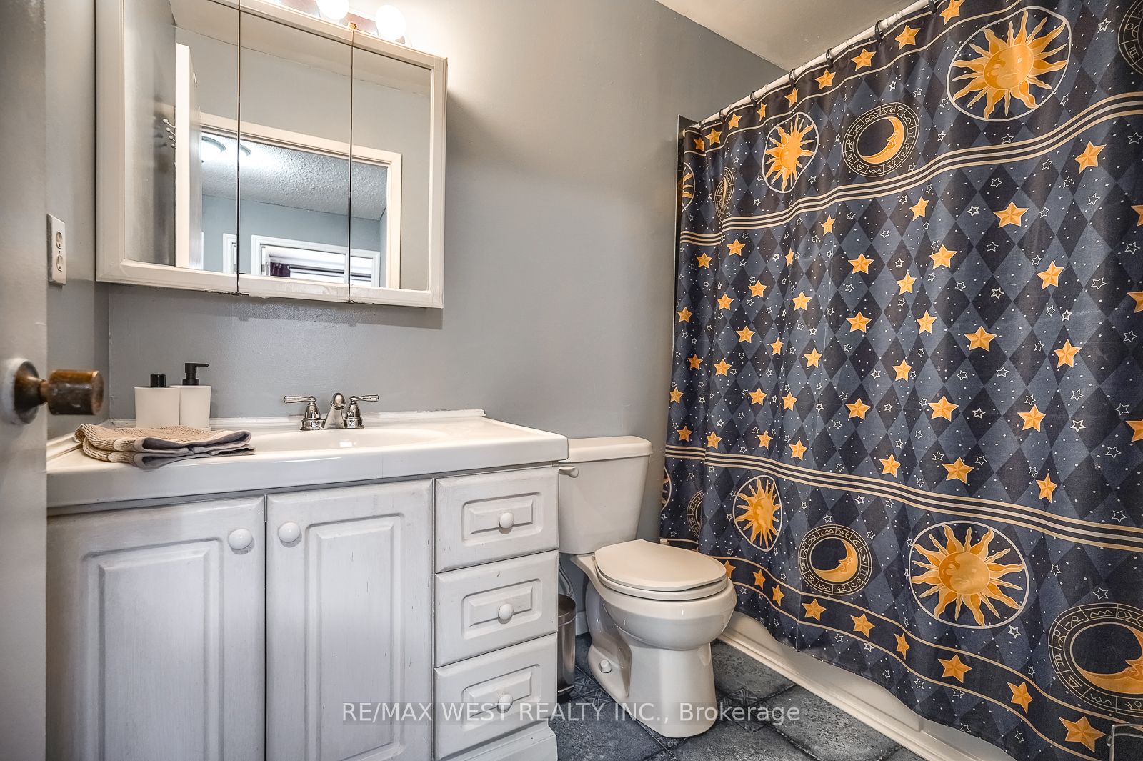 120 Falconer Dr, #3