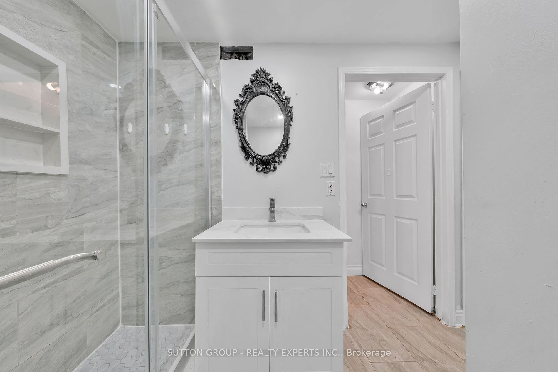 17 Atira Ave
