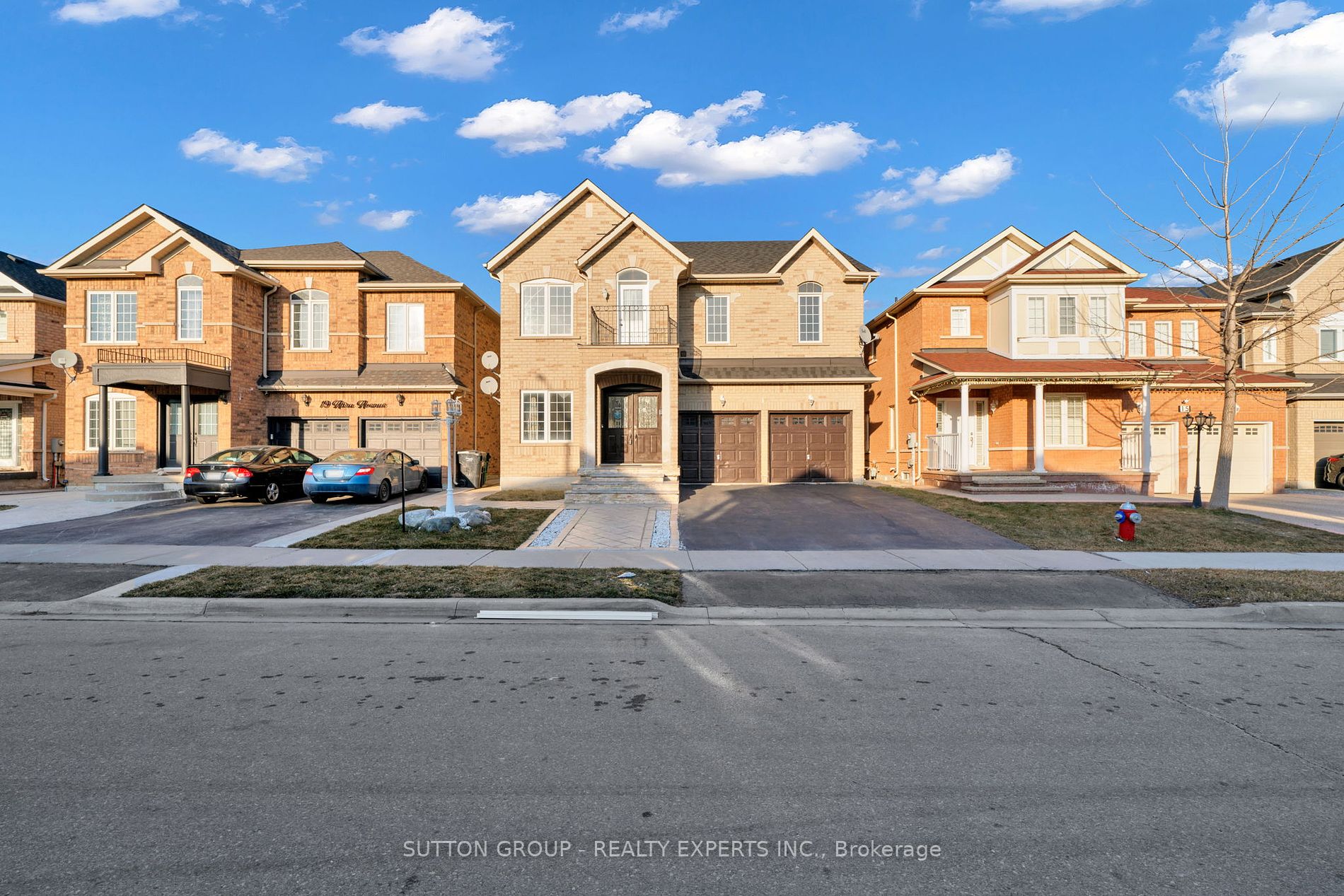 17 Atira Ave