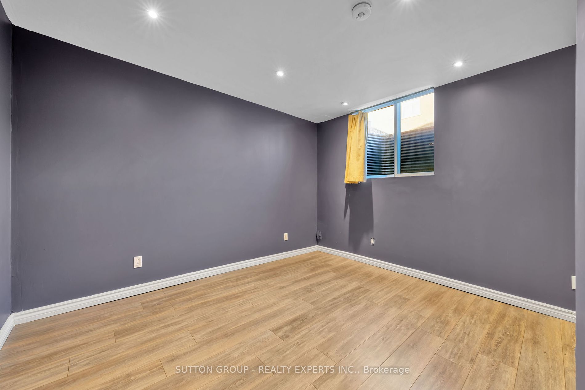 17 Atira Ave