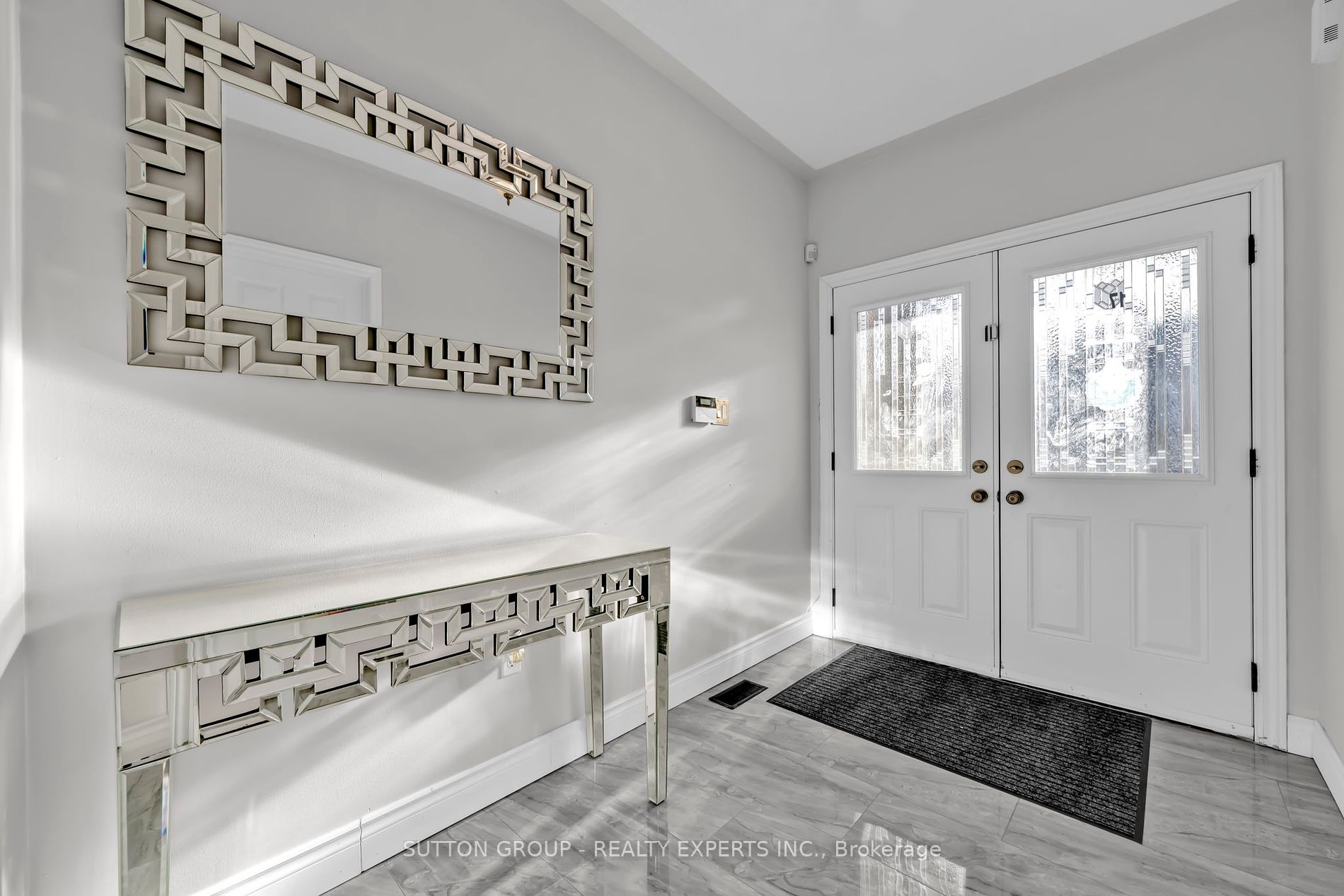 17 Atira Ave
