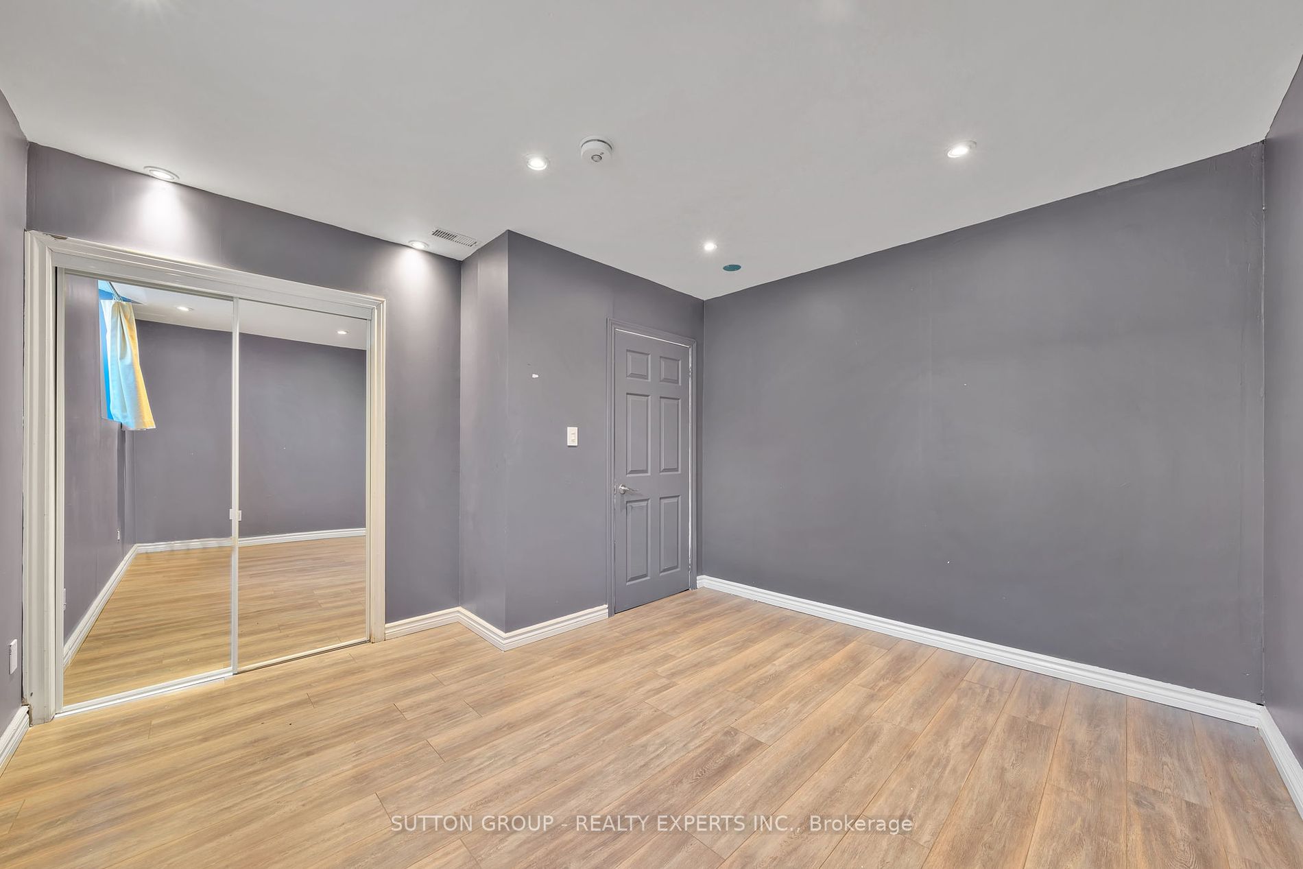 17 Atira Ave