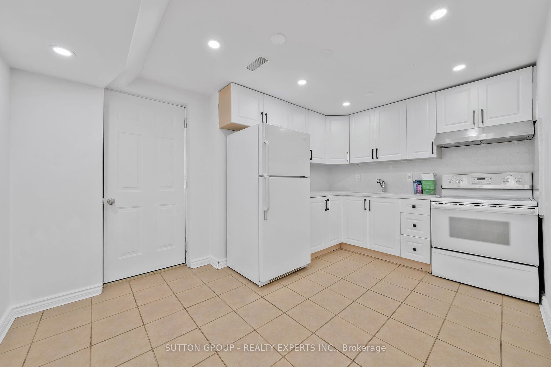 17 Atira Ave