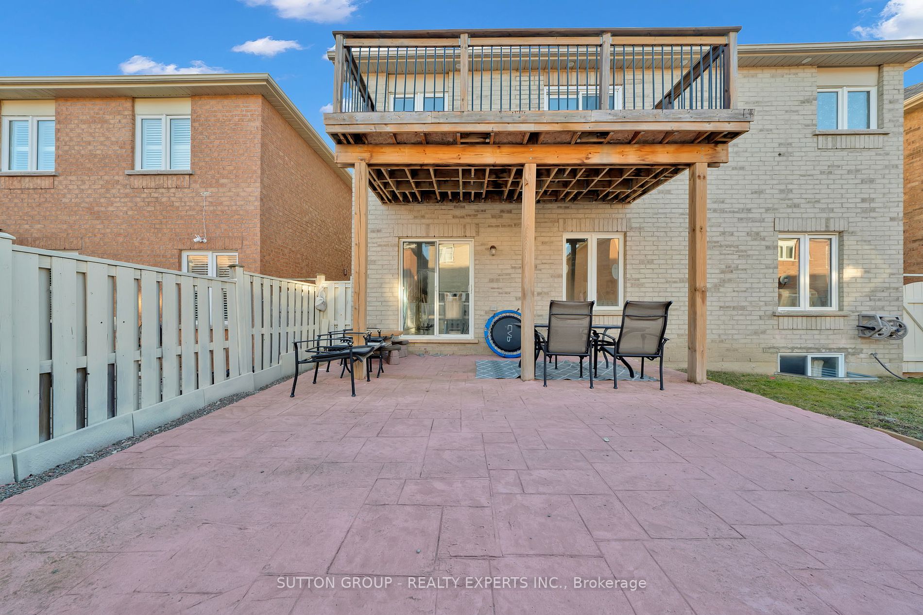 17 Atira Ave