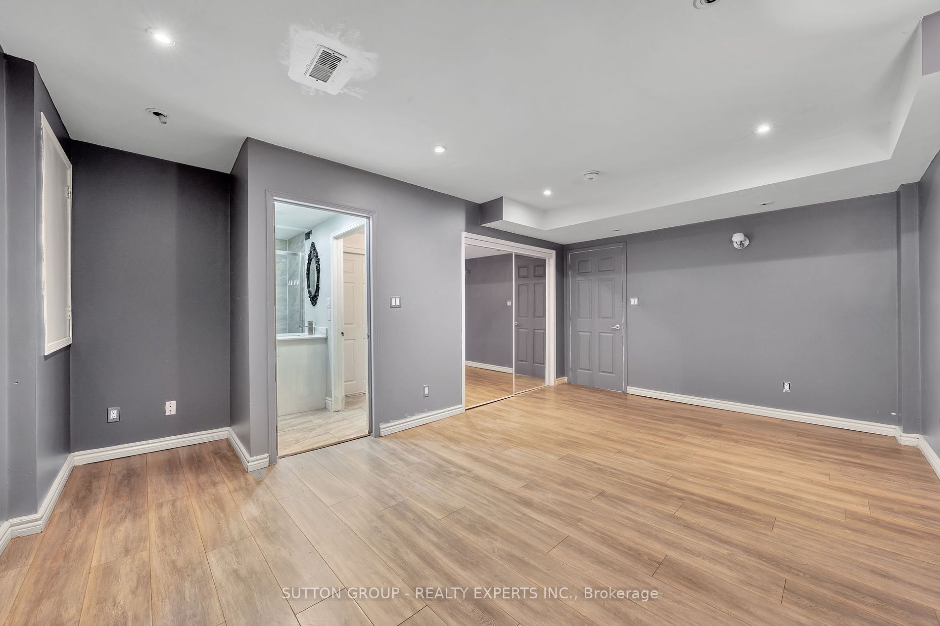 17 Atira Ave