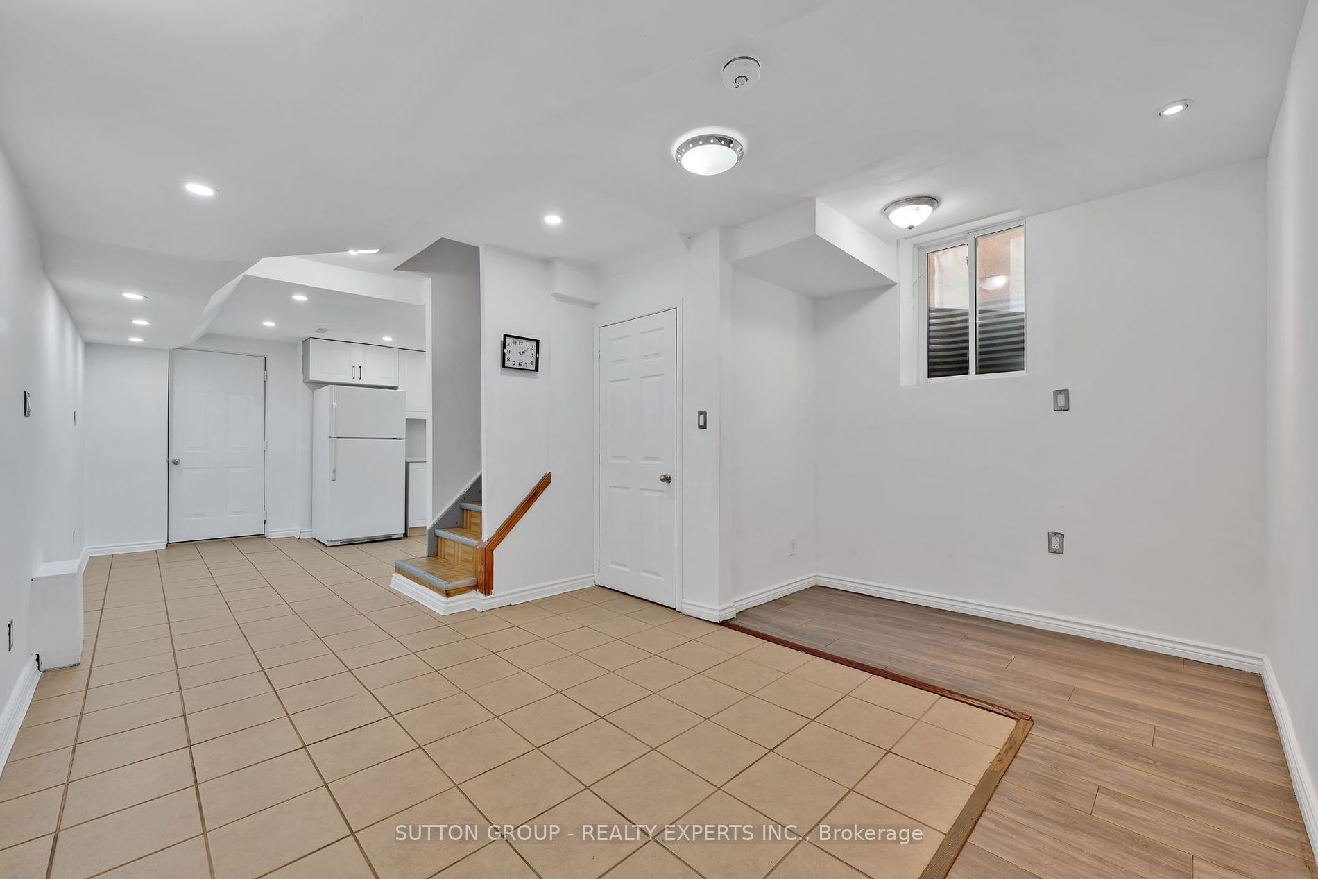 17 Atira Ave