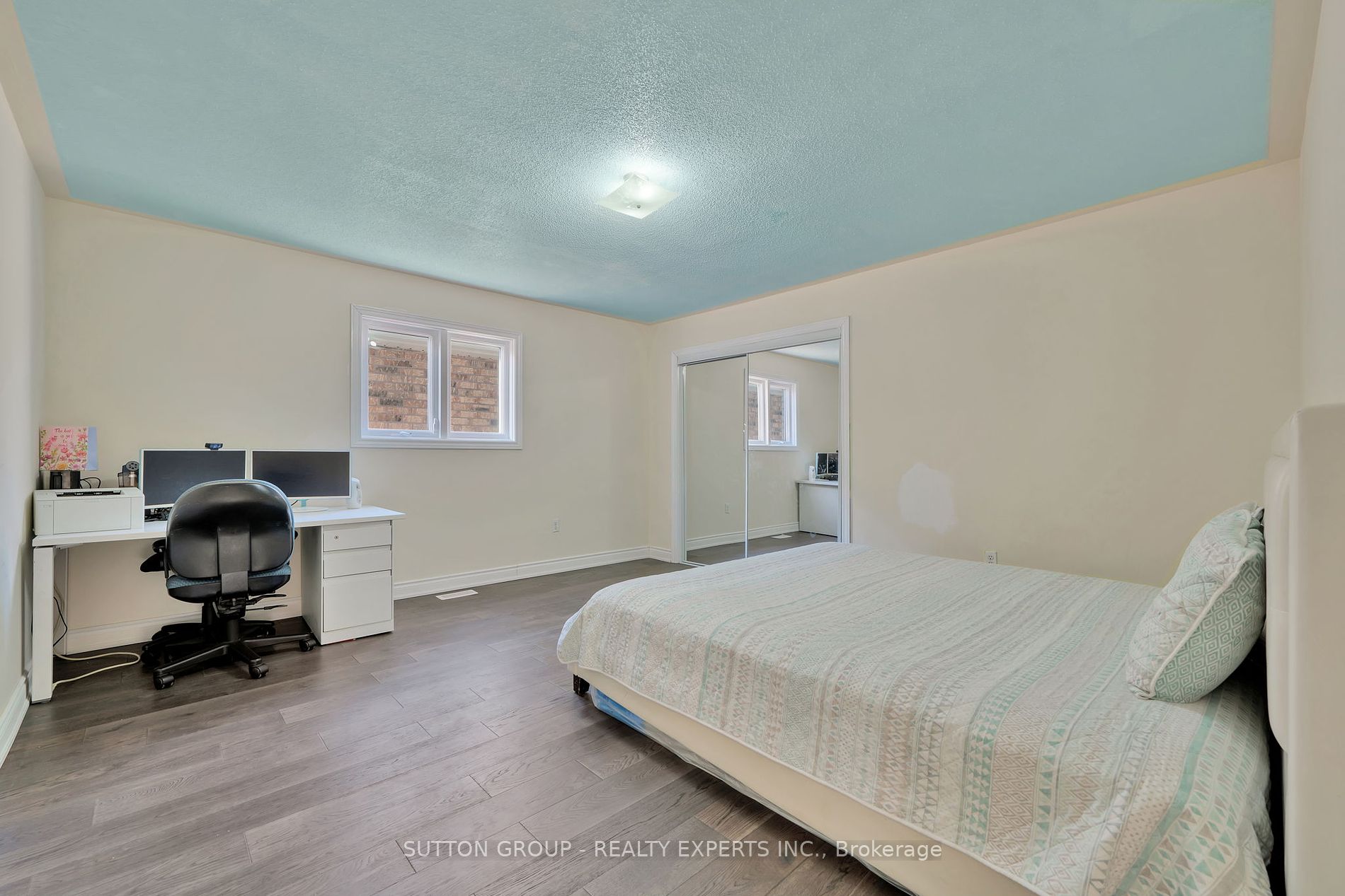 17 Atira Ave