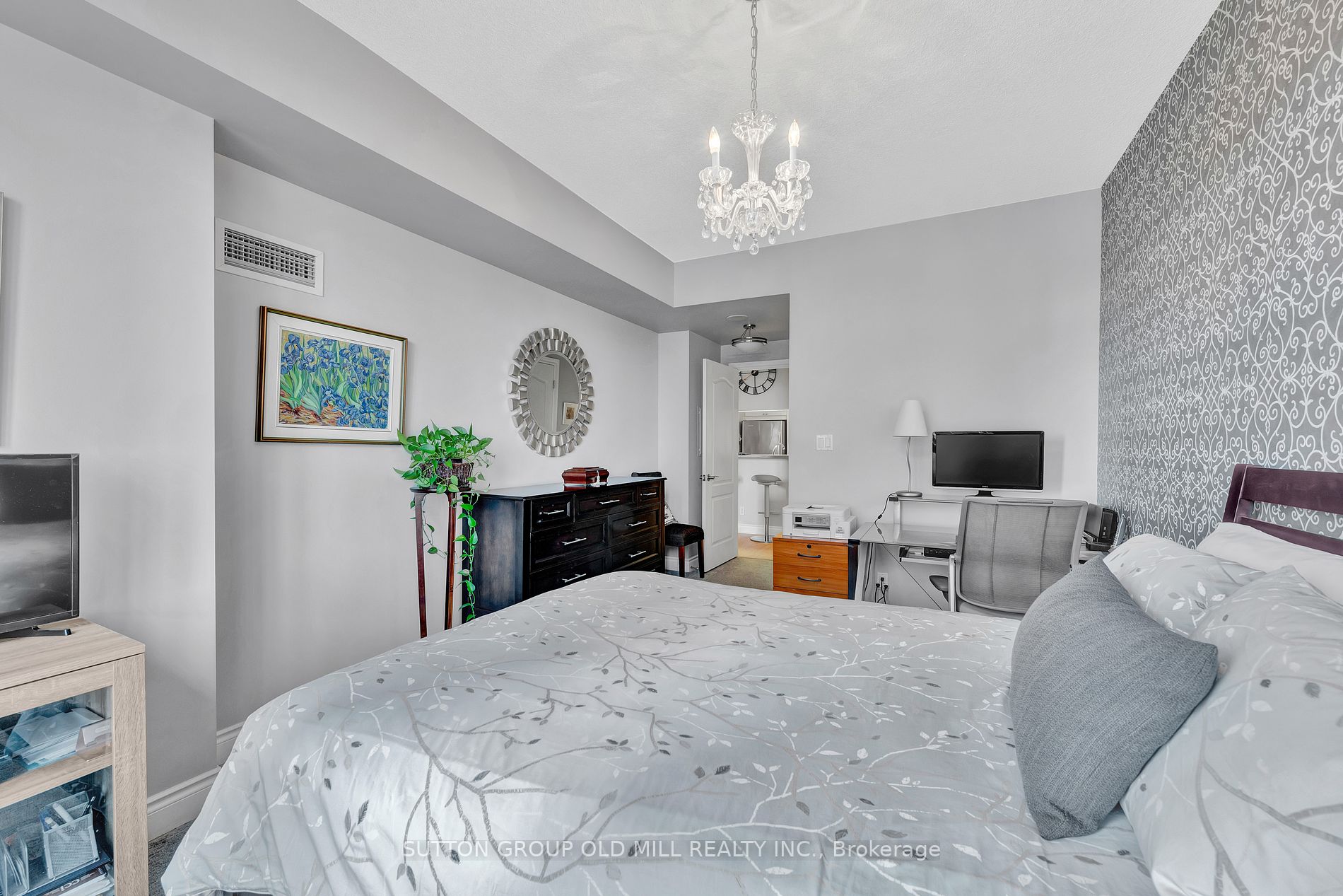 2 Aberfoyle Crescent, #411
