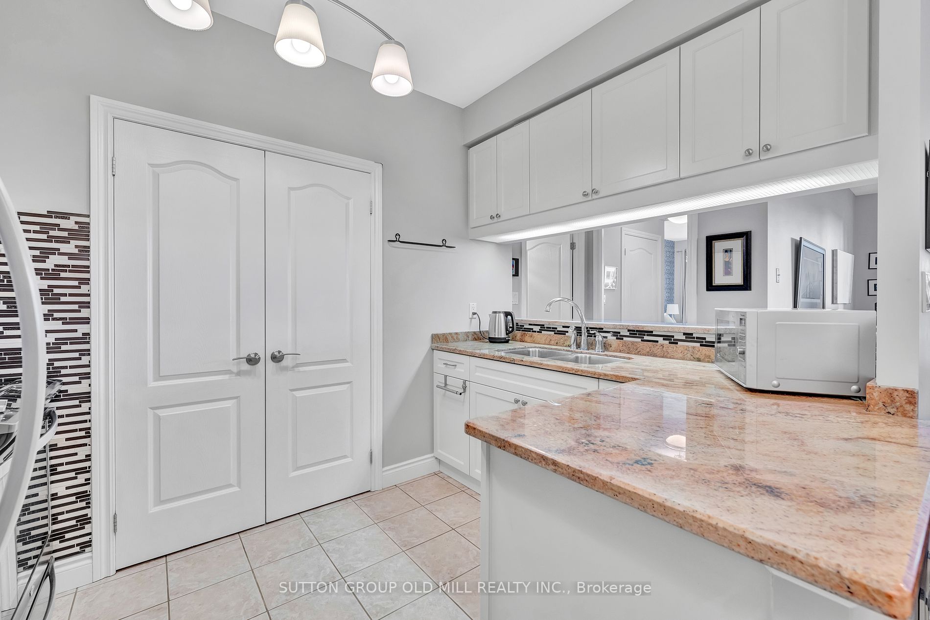 2 Aberfoyle Crescent, #411