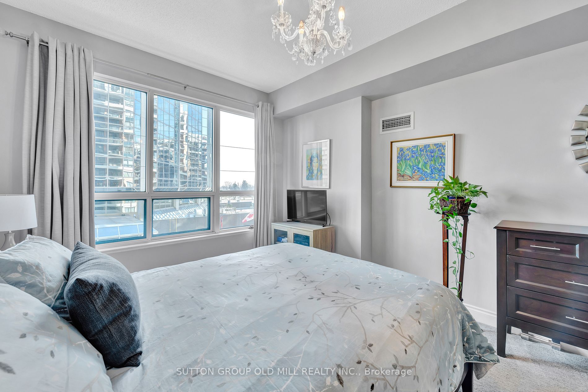 2 Aberfoyle Crescent, #411