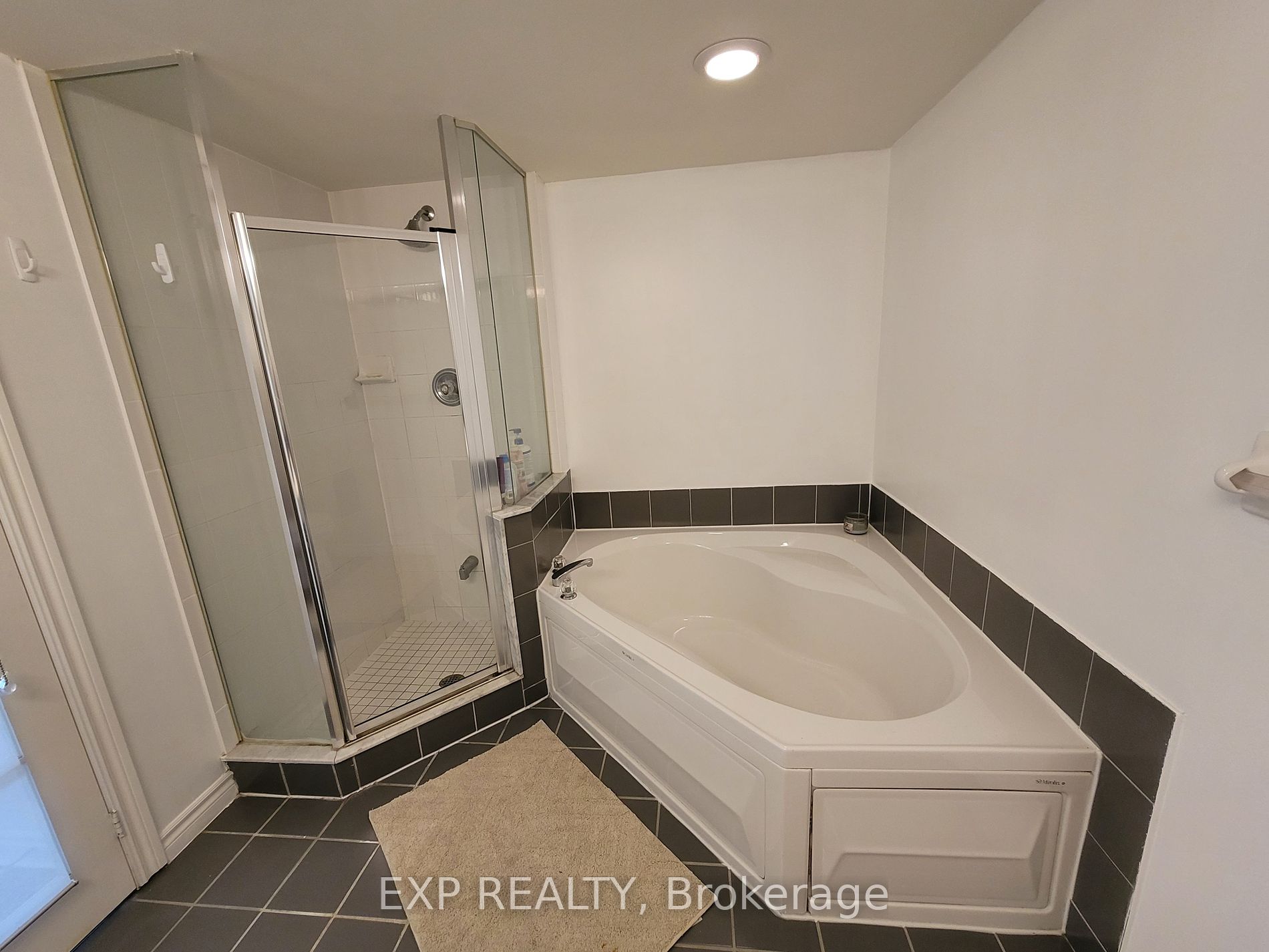 2111 Lake Shore Boulevard W #816