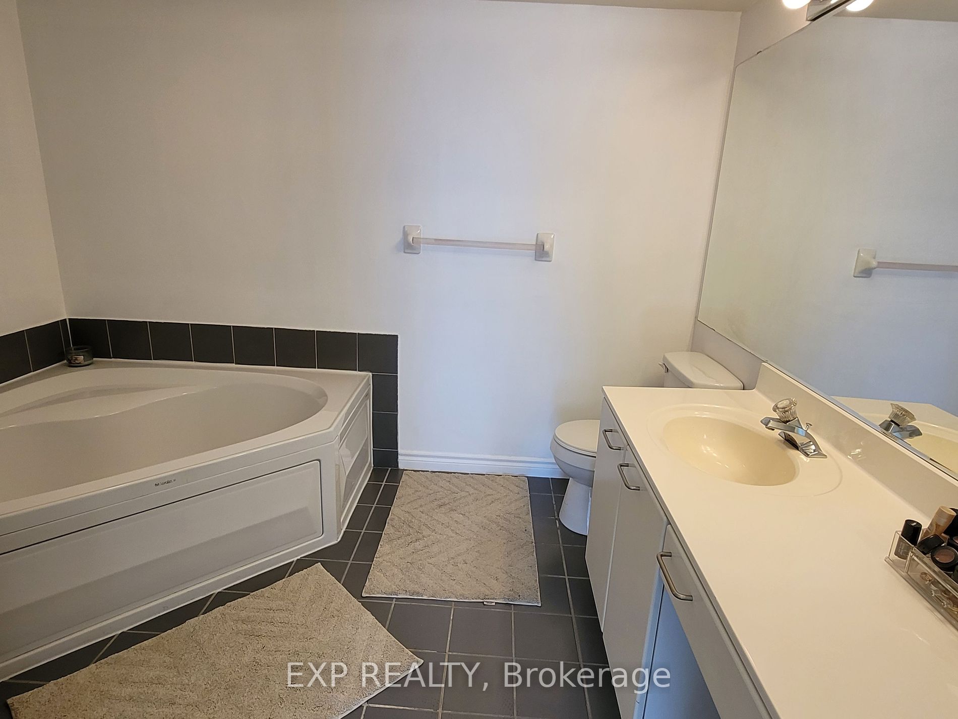 2111 Lake Shore Boulevard W #816