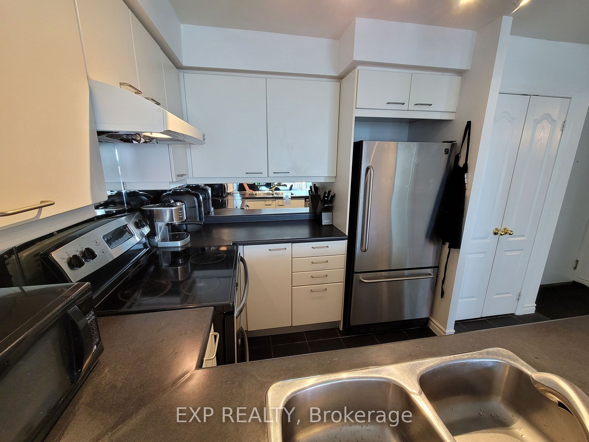 2111 Lake Shore Boulevard W #816