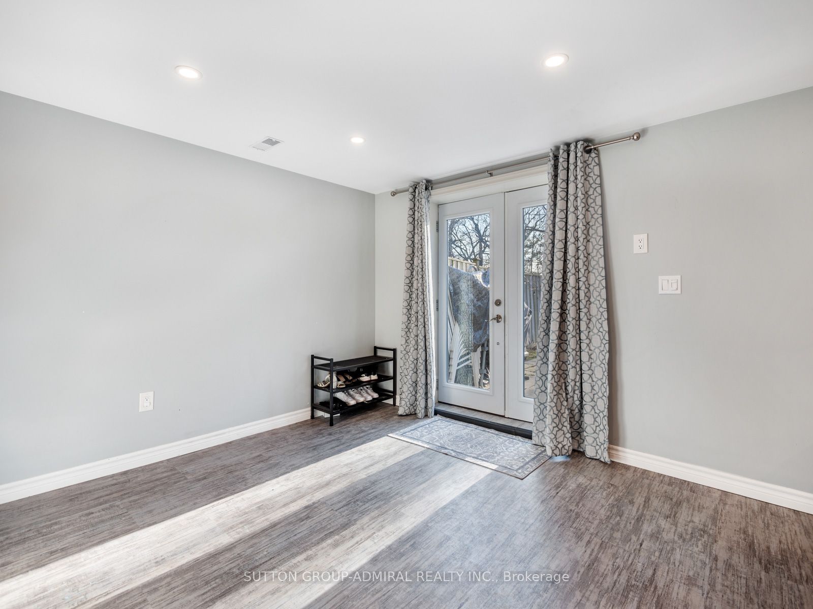 1065 Knotty Pine Grve
