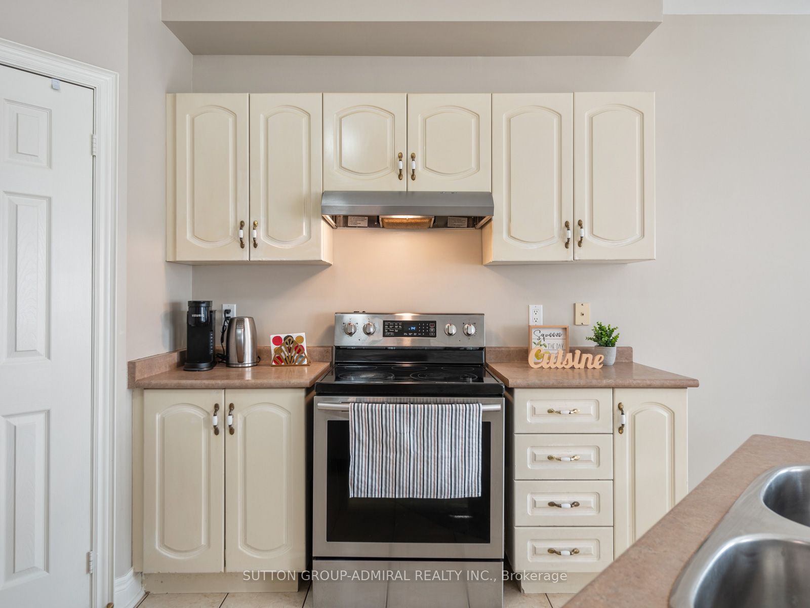 1065 Knotty Pine Grve