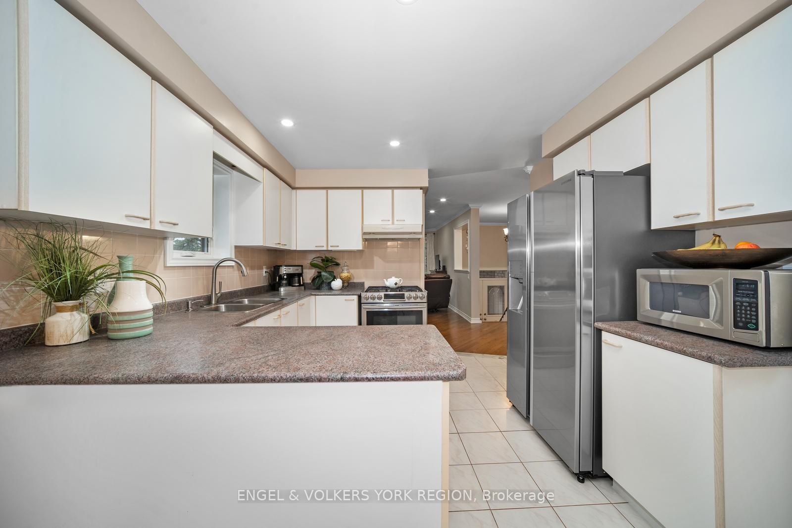 34 Sunkist Valley Road
