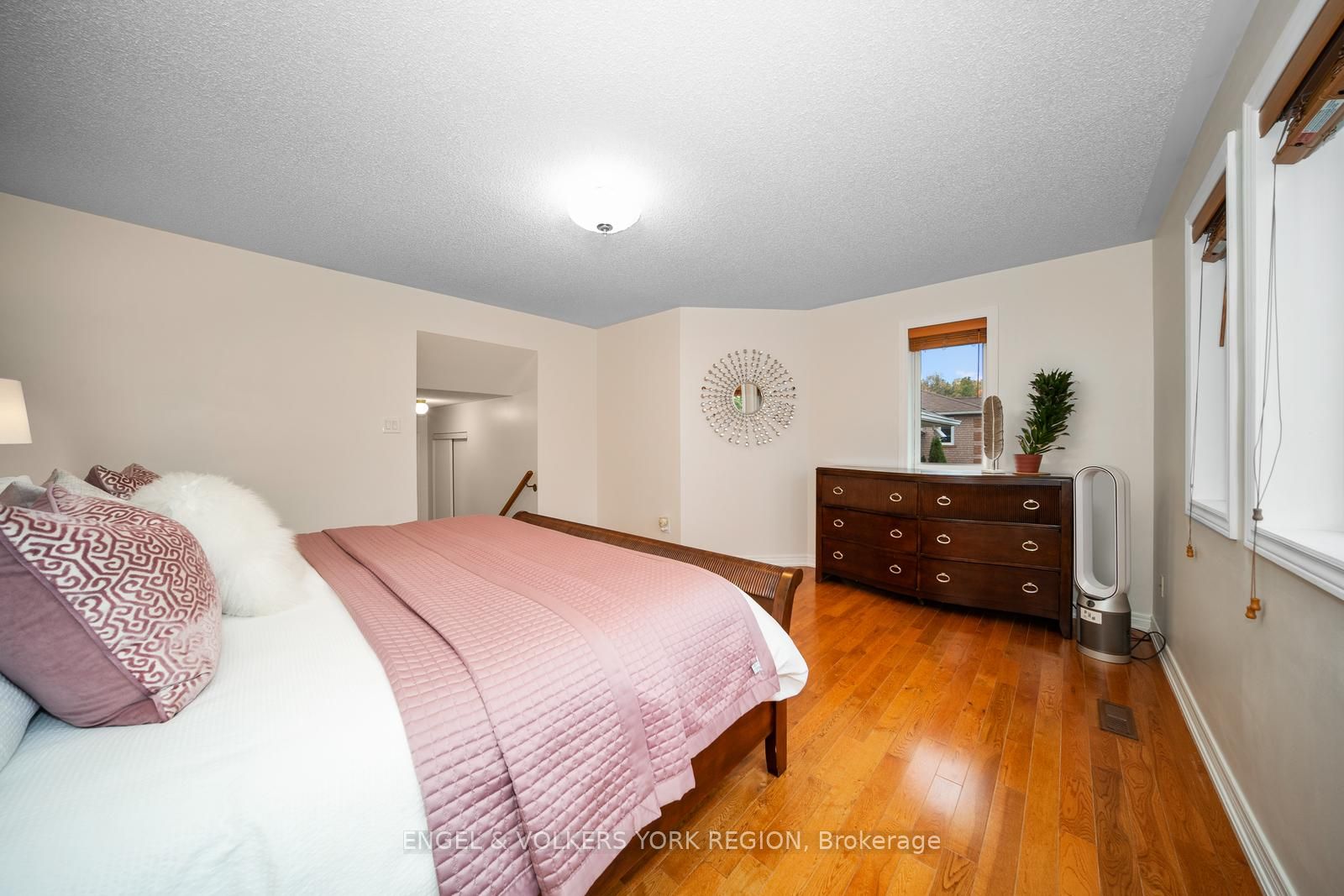 34 Sunkist Valley Road
