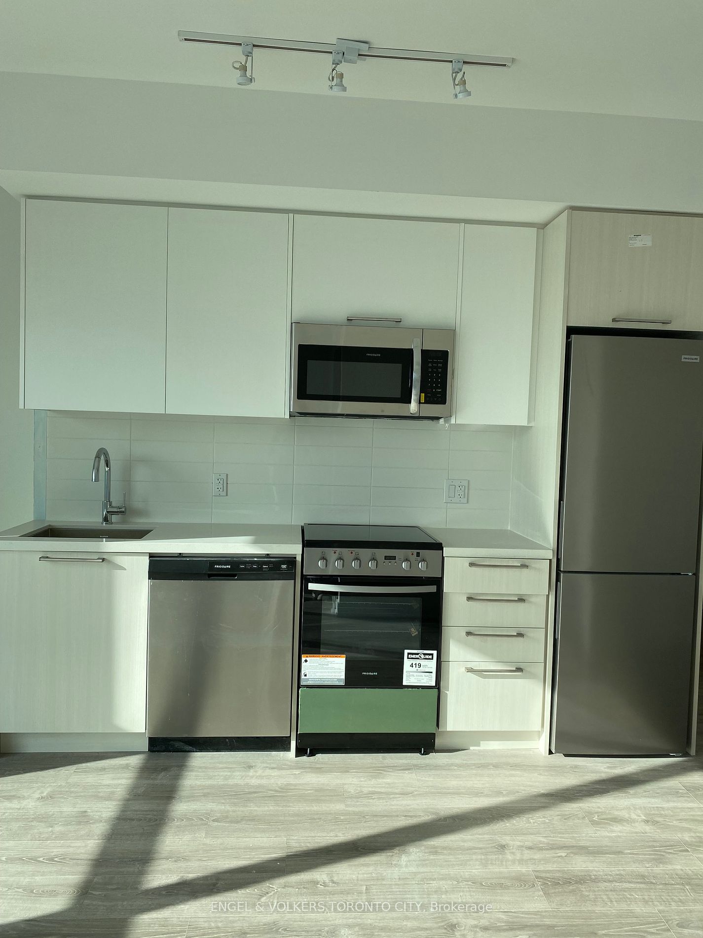 25 Neighbourhood Lane, #1012