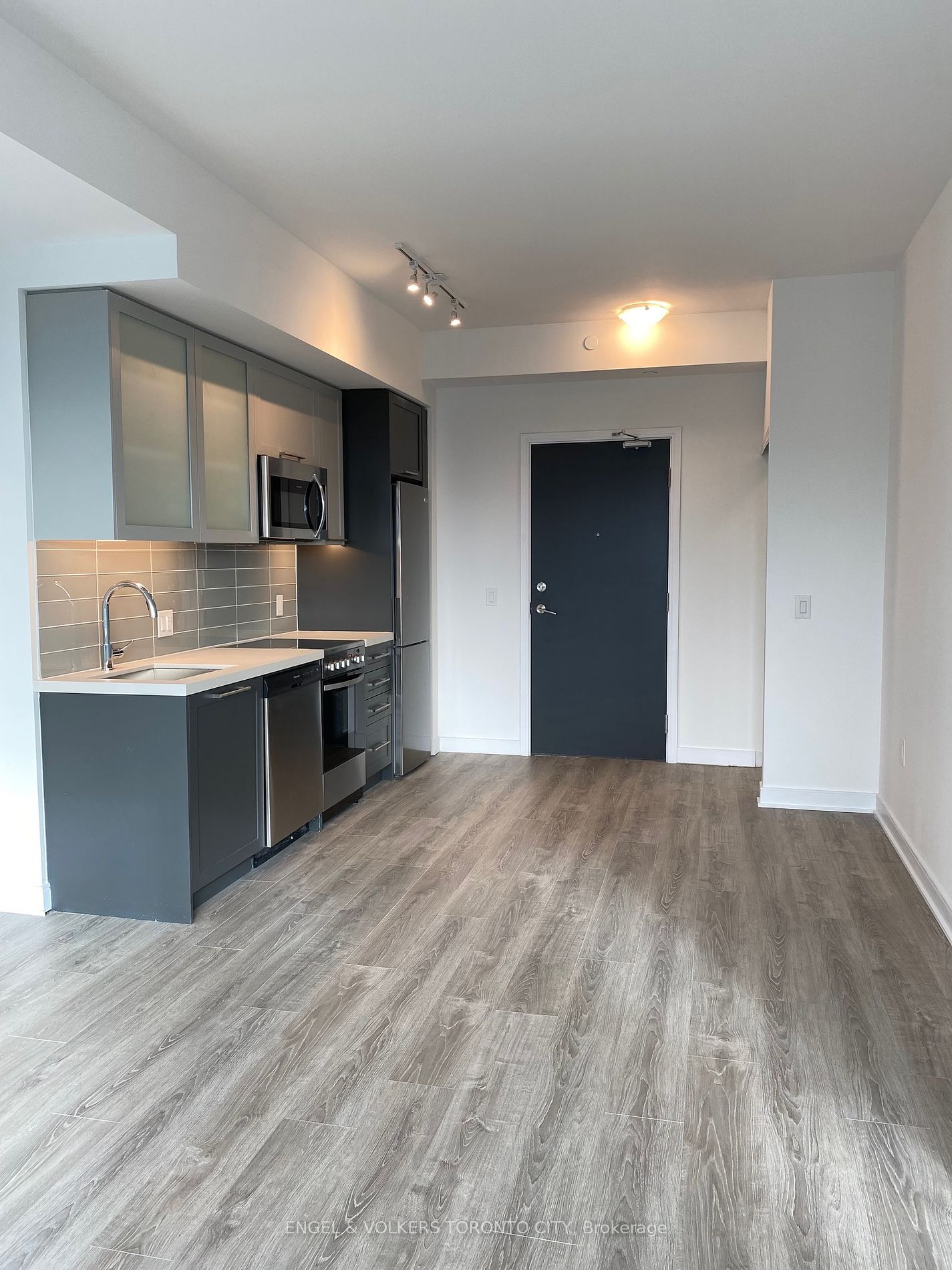 25 Neighbourhood Lane, #811