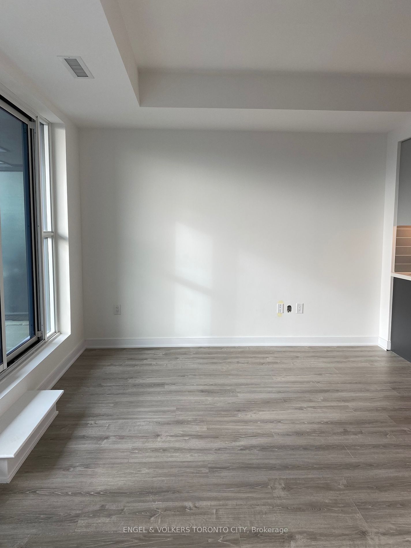 25 Neighbourhood Lane, #811