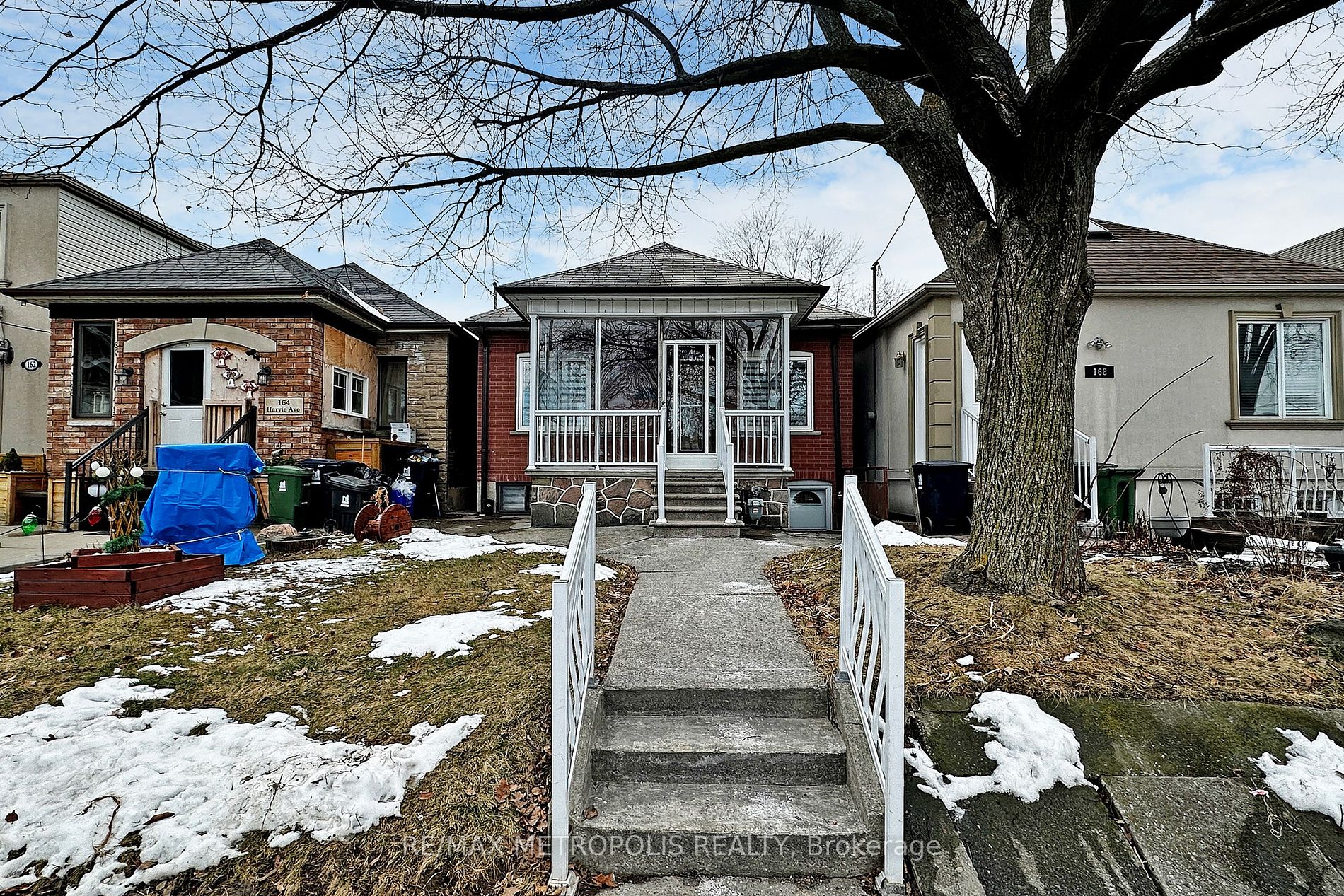 166 Harvie Ave