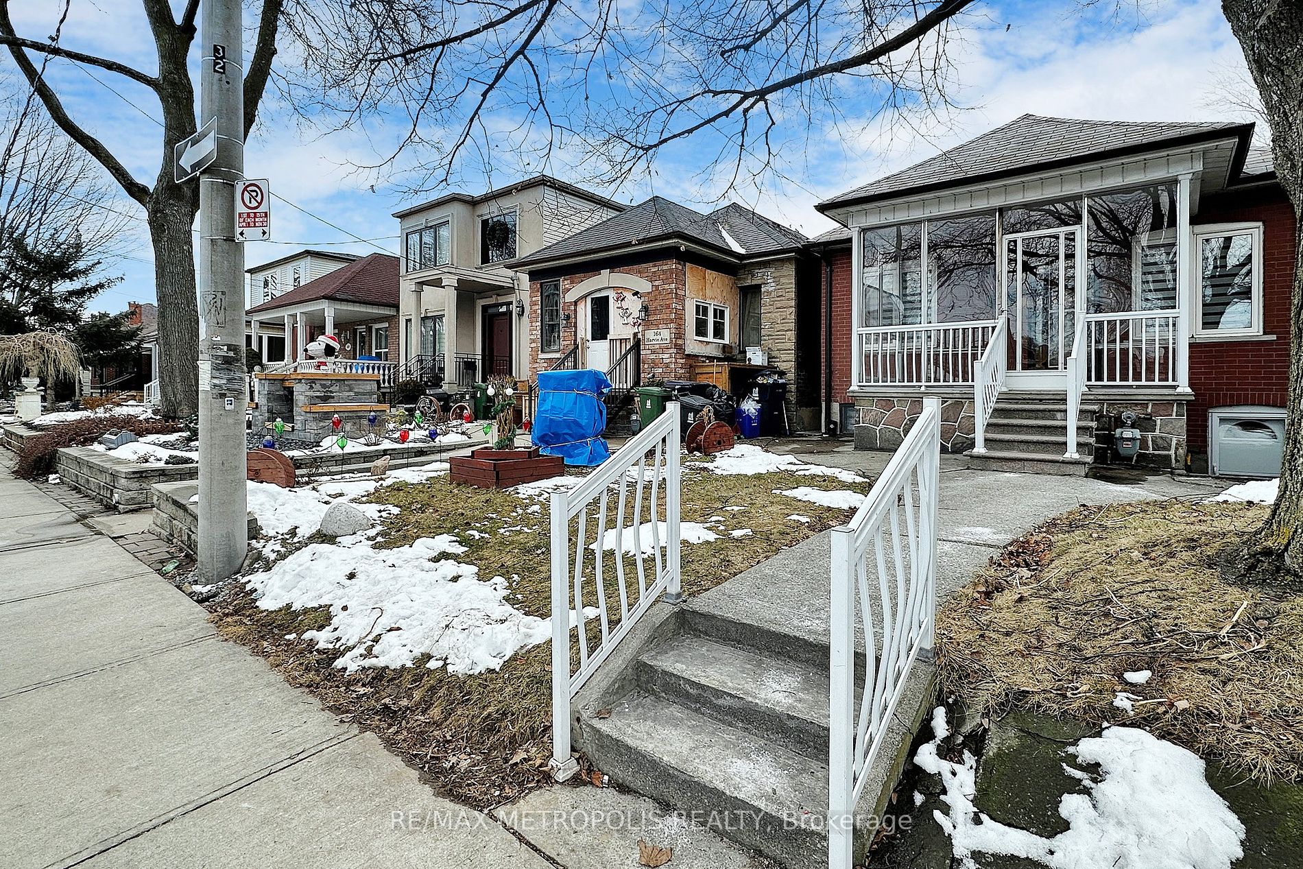 166 Harvie Ave