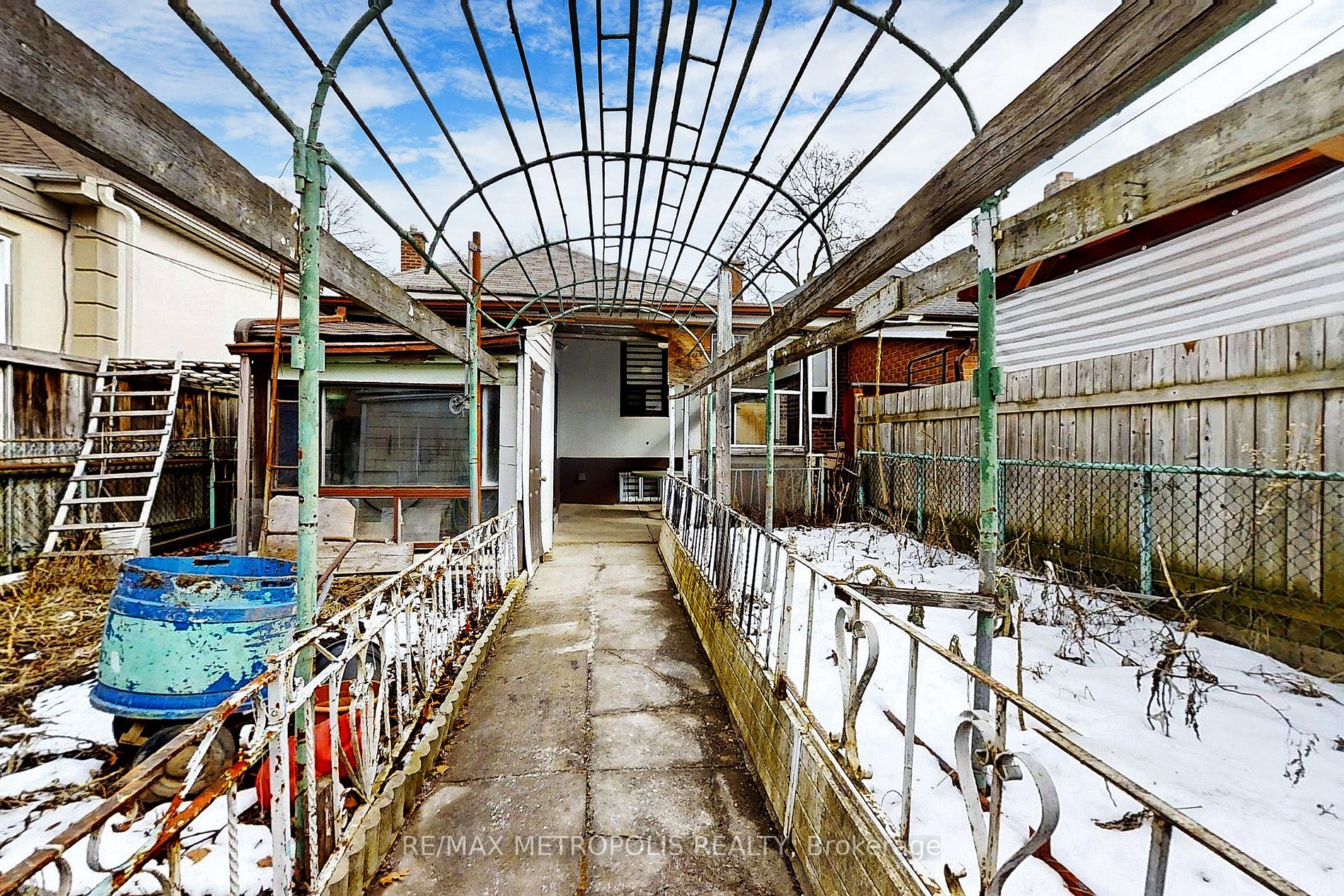166 Harvie Ave