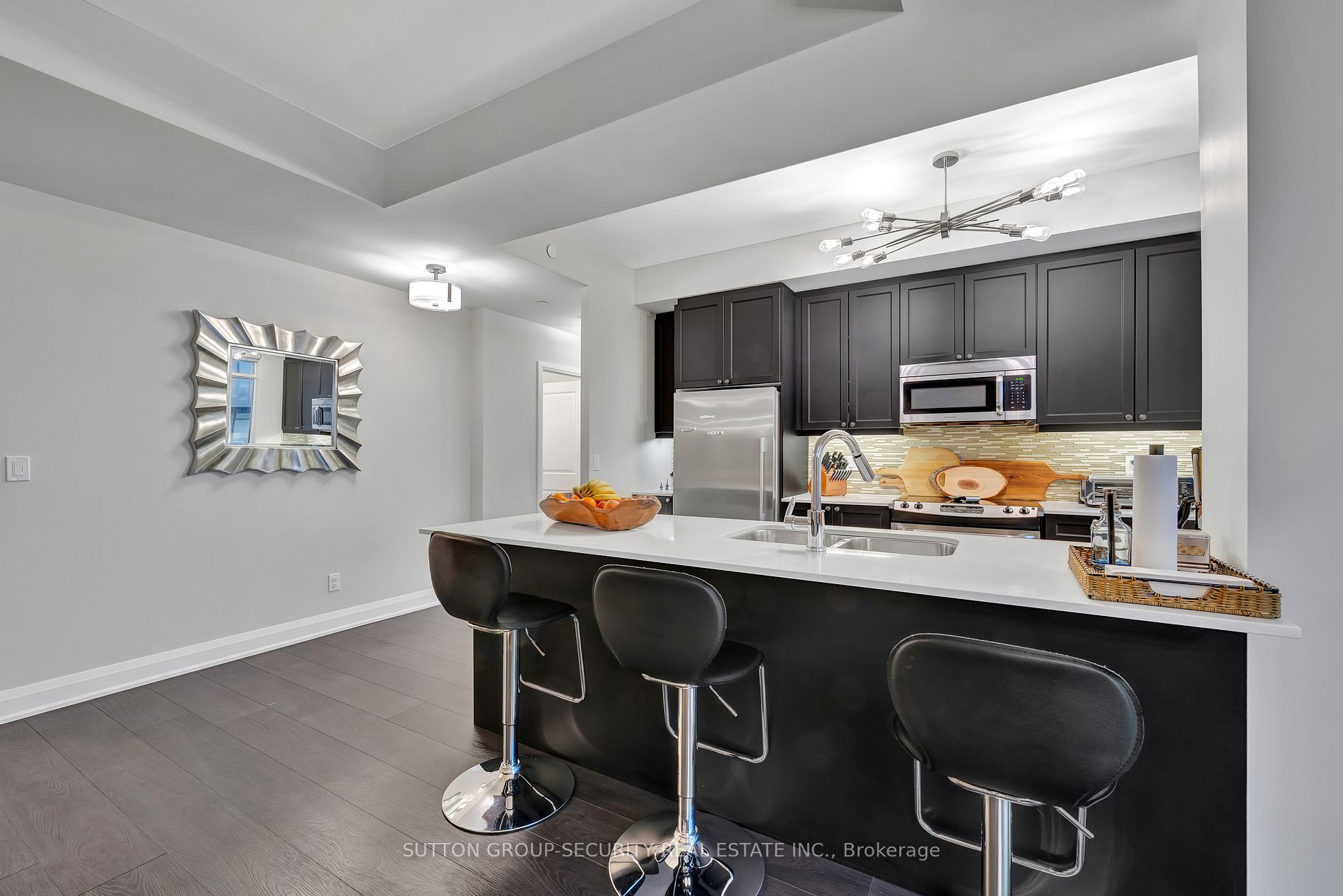 35 Fontenay Court #602