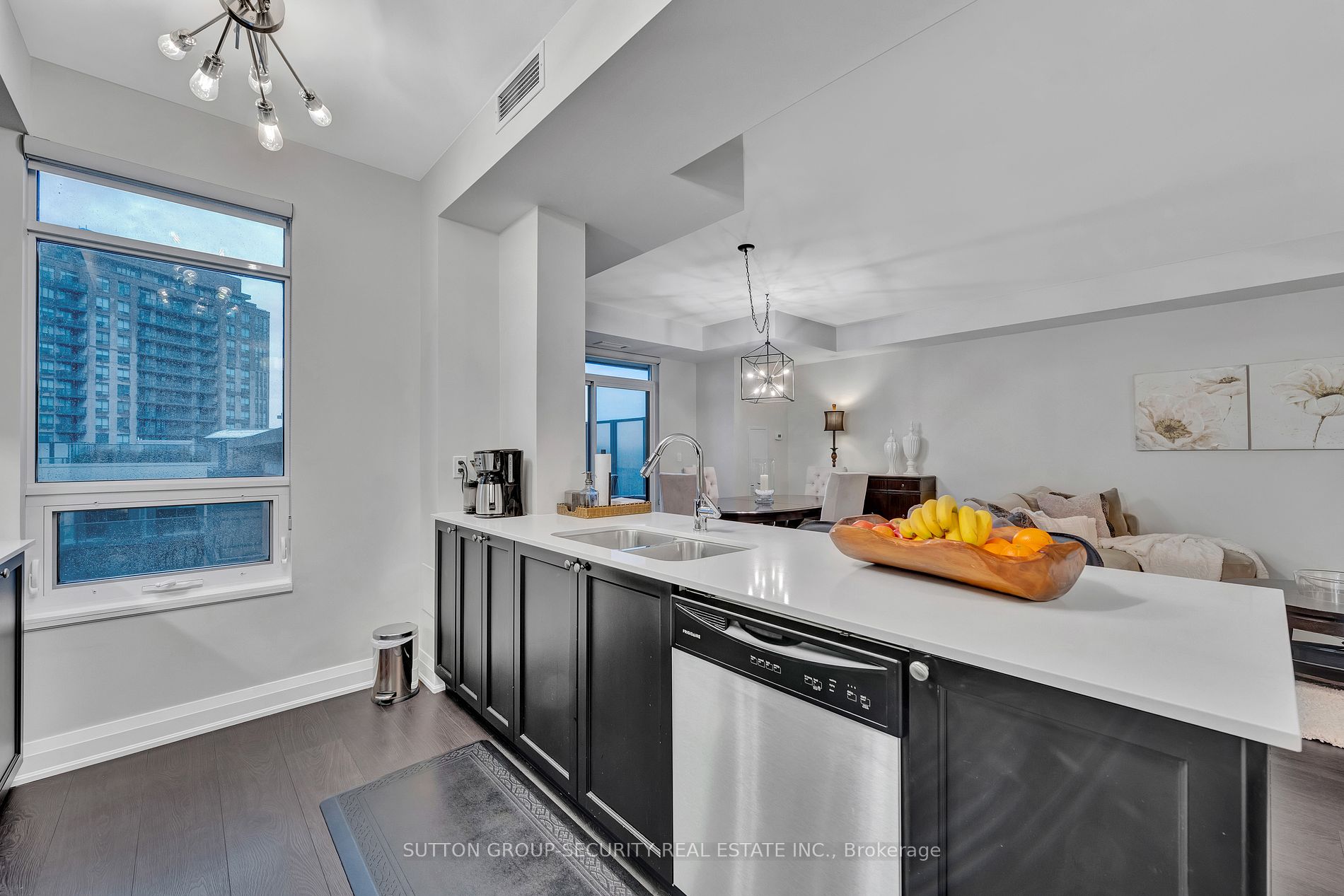 35 Fontenay Court #602