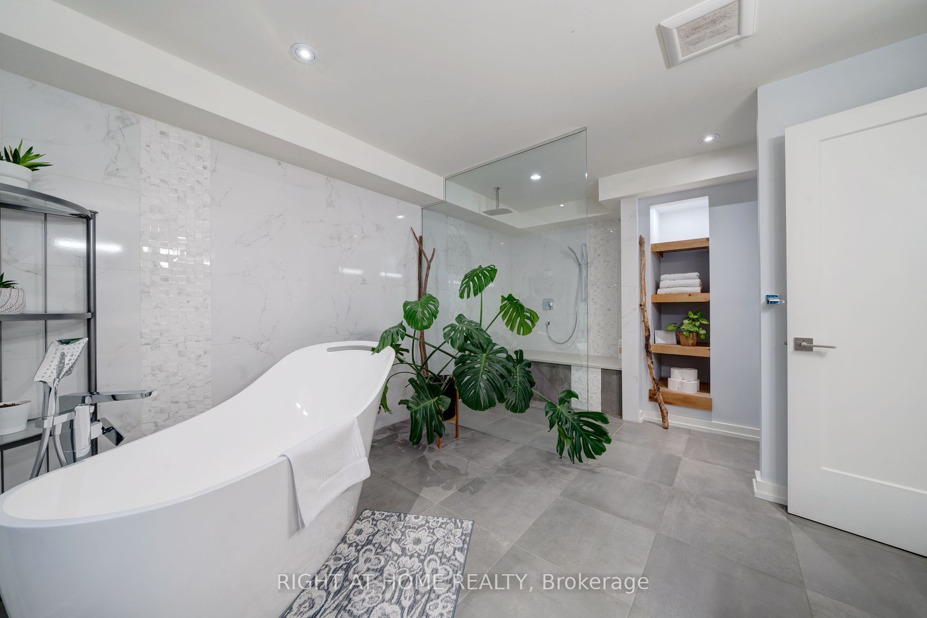 868 Danforth Place