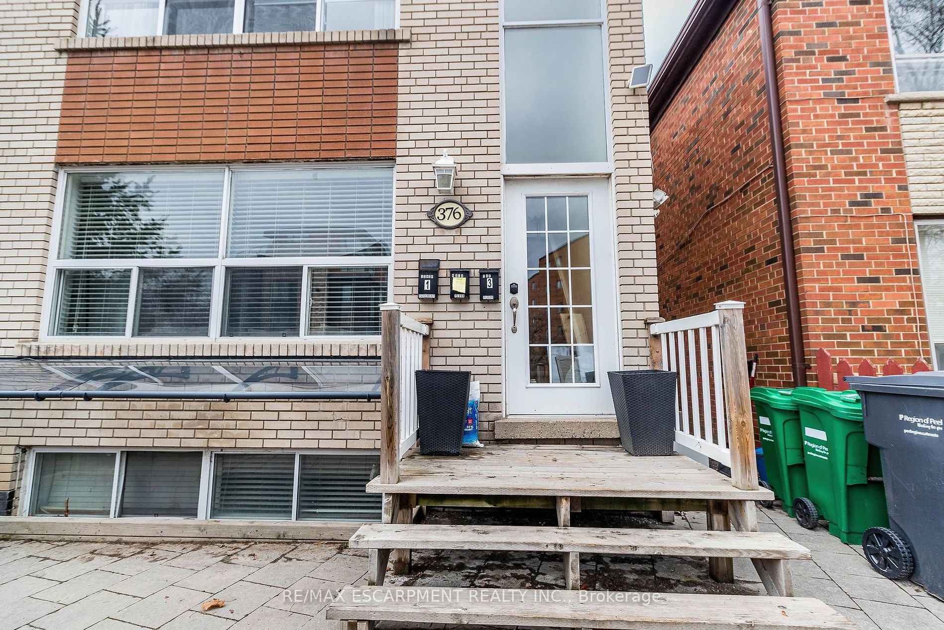 376 Lakeshore Rd W