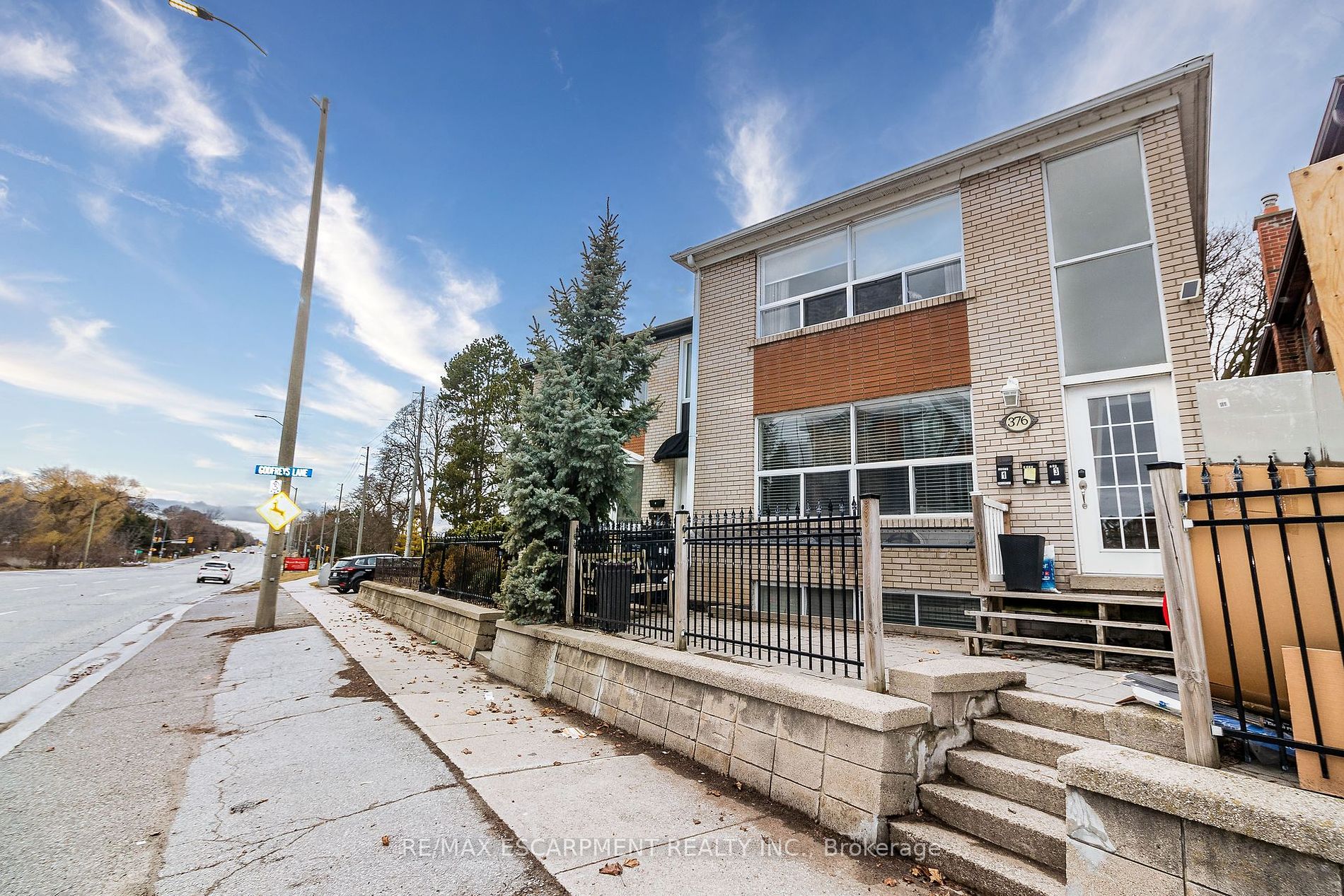 376 Lakeshore Rd W