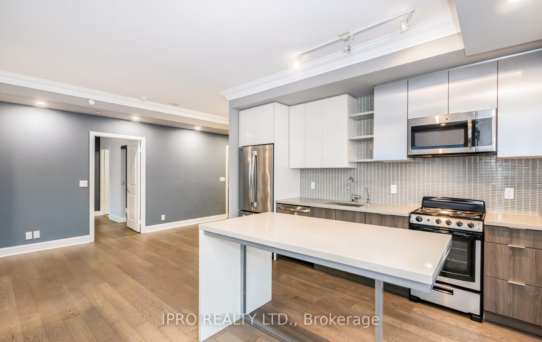 33 Shore Breeze Drive, #1110
