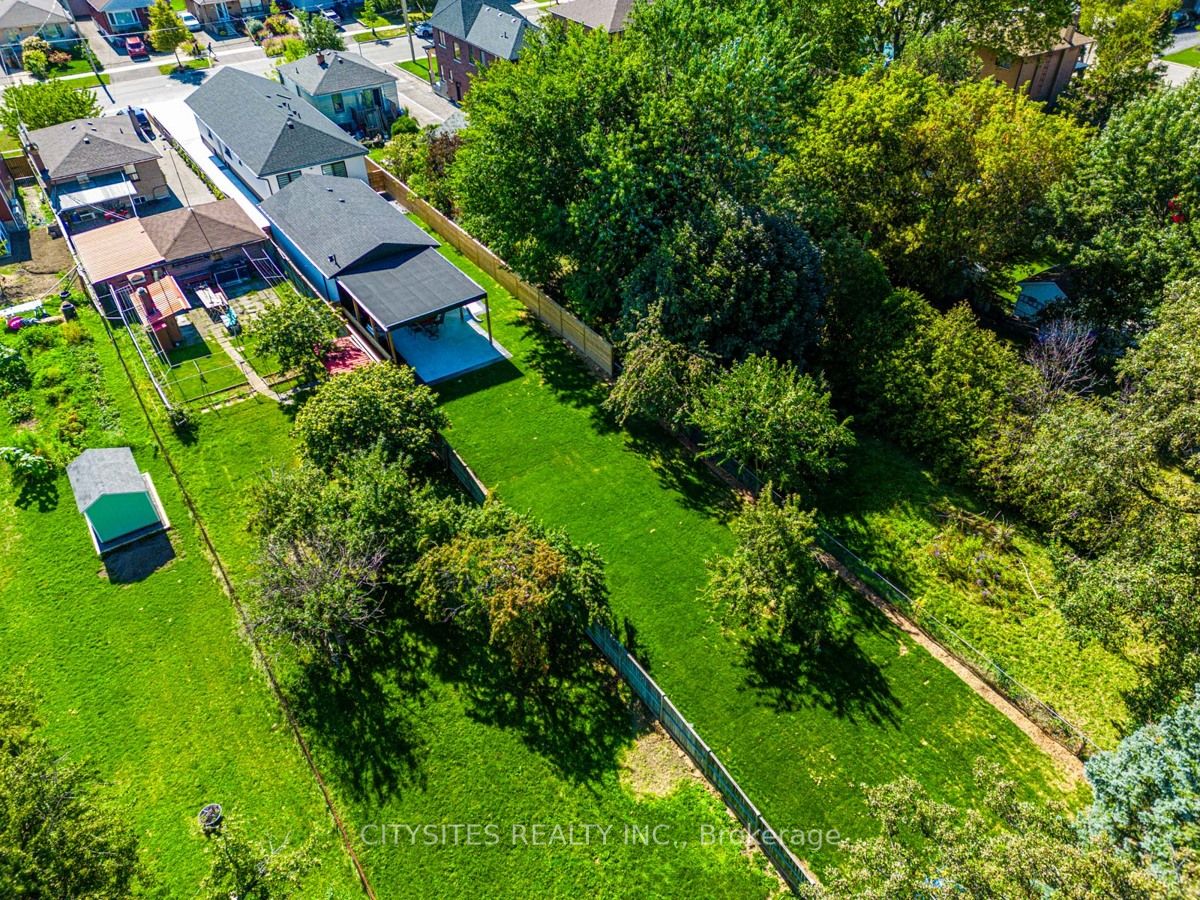 1279 Alexandra Ave