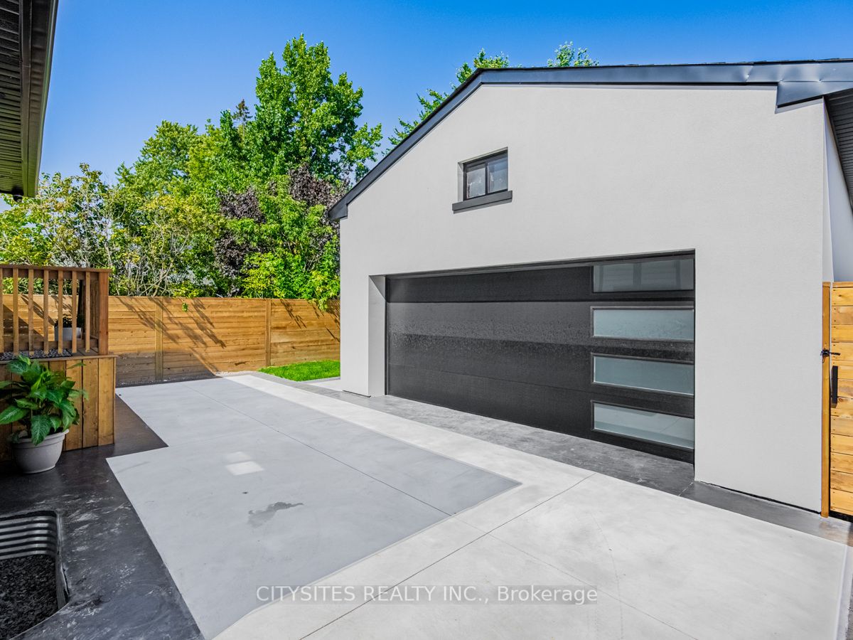 1279 Alexandra Ave