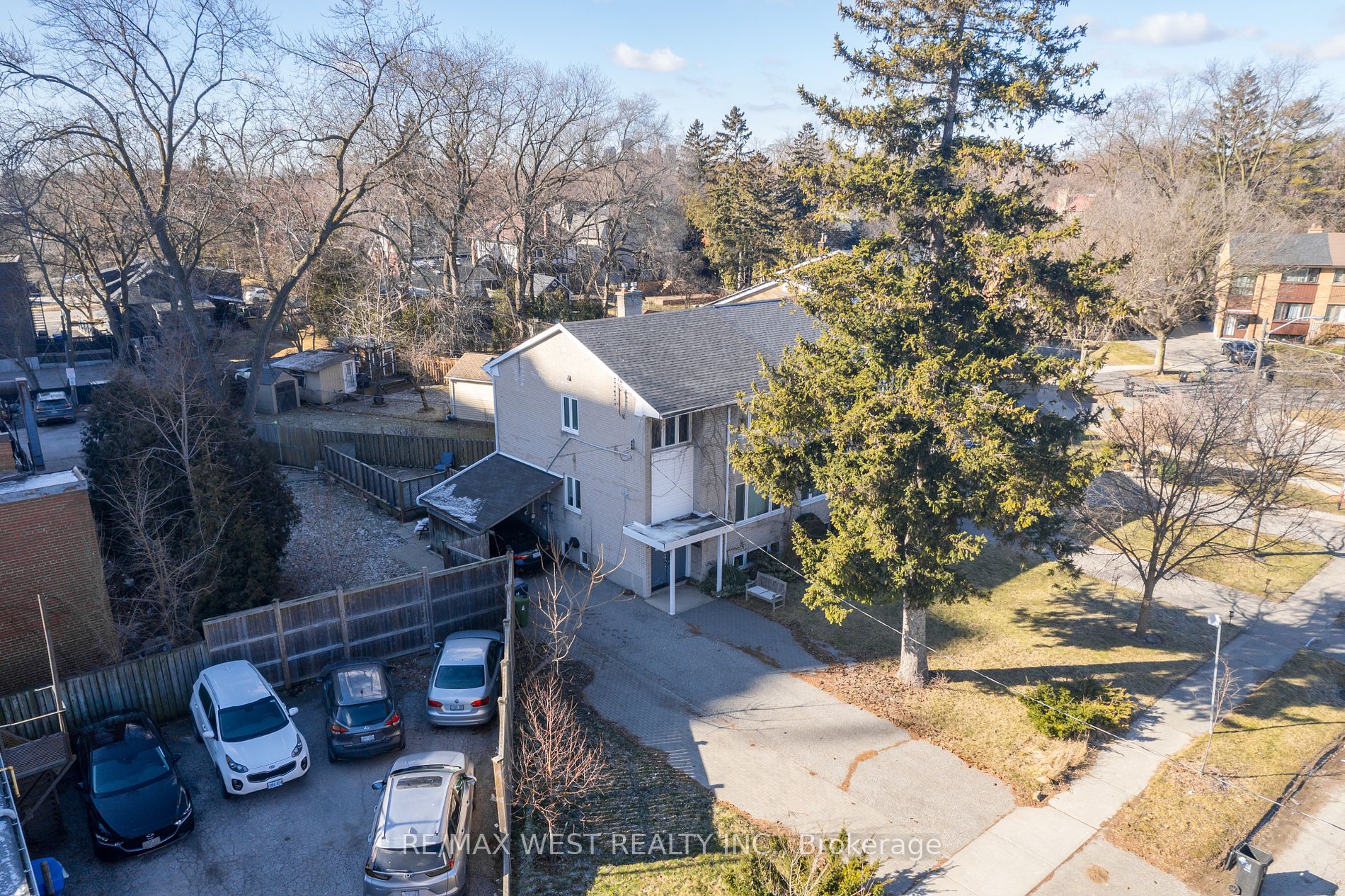 2 Cabot Crt
