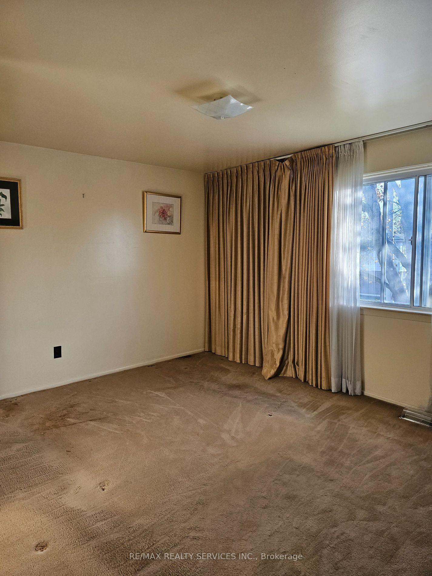 23 Castlemore Dr