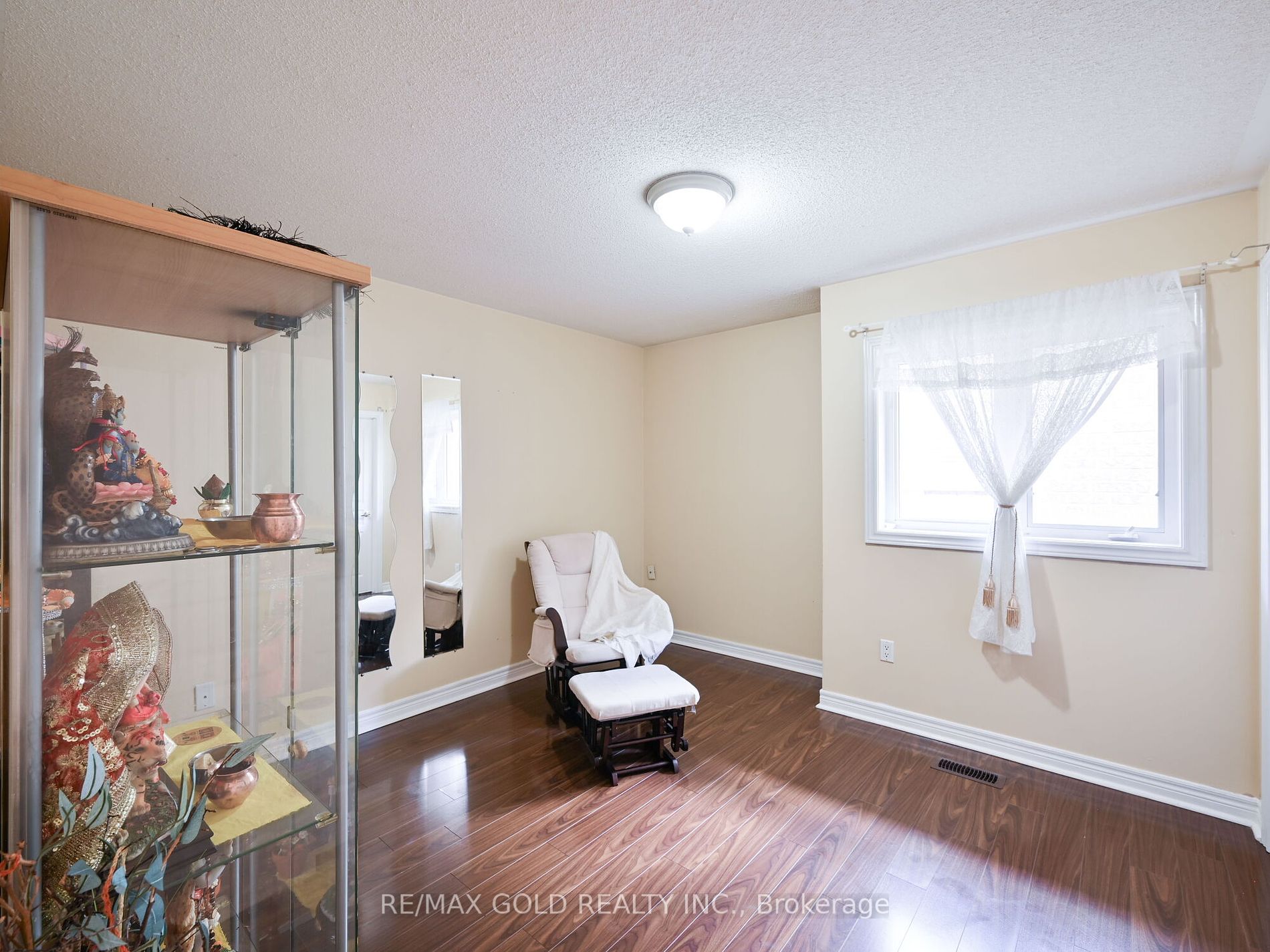 25 Maverick Cres