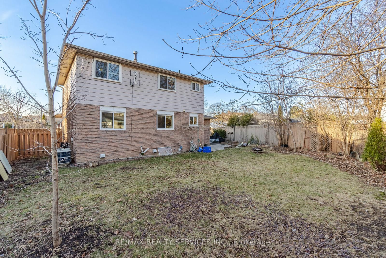 62 Ambleside Dr
